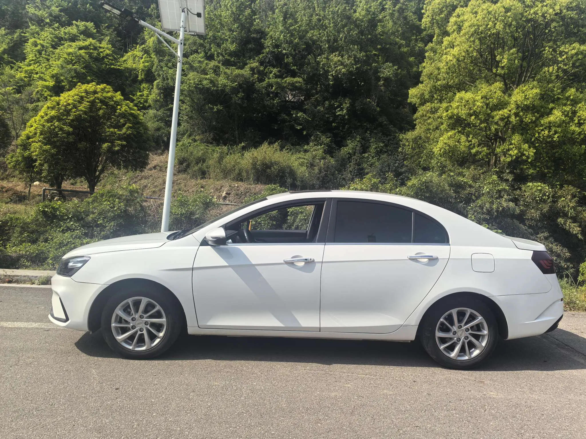 Geely Emgrand  из Китая