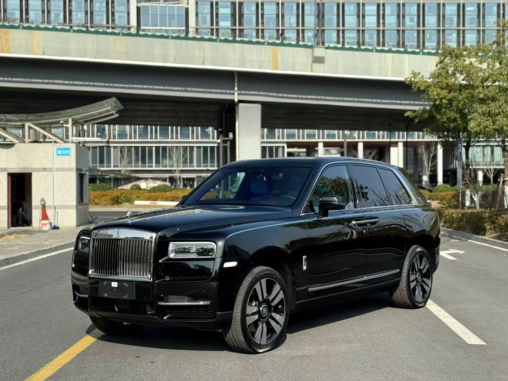 Rolls Royce Cullinan  из Китая