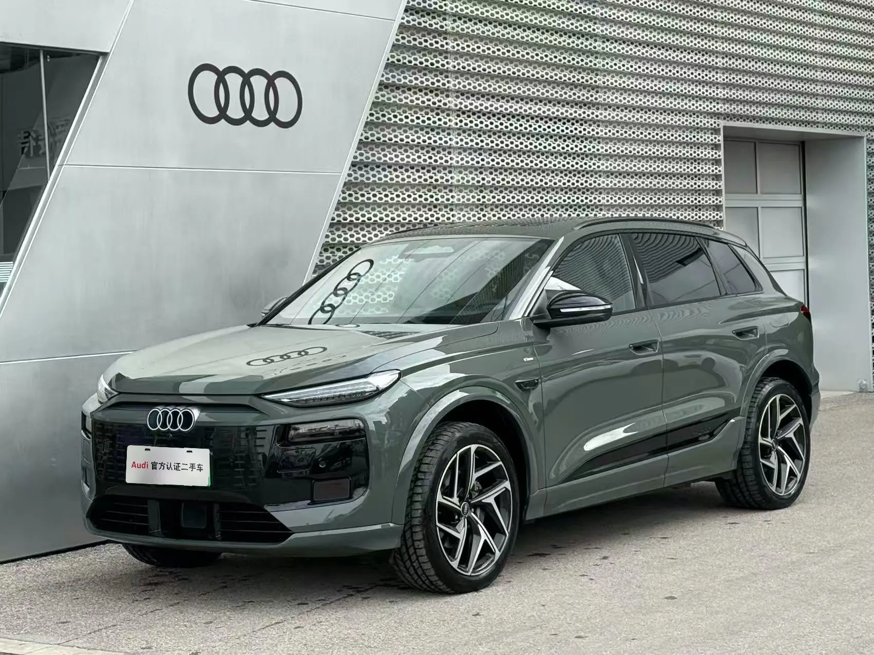 Audi Q6L e-tron  из Китая