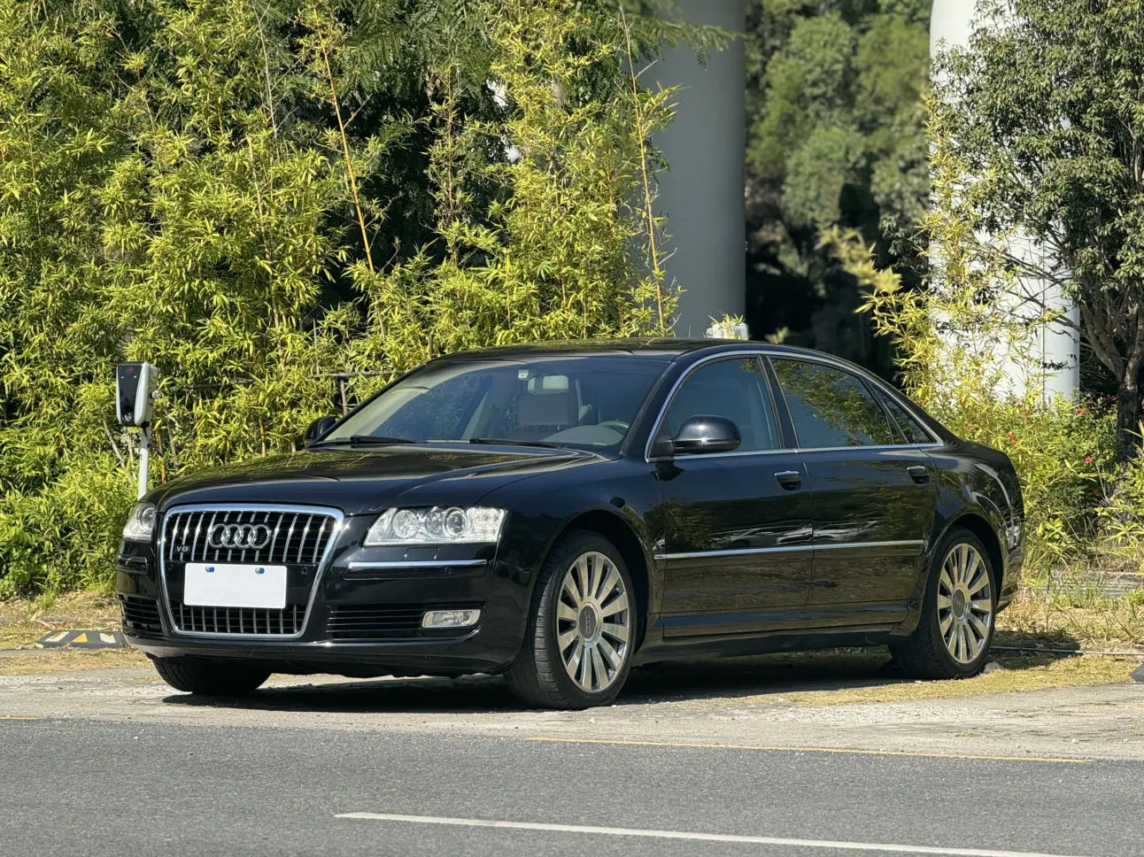 Audi A8  из Китая