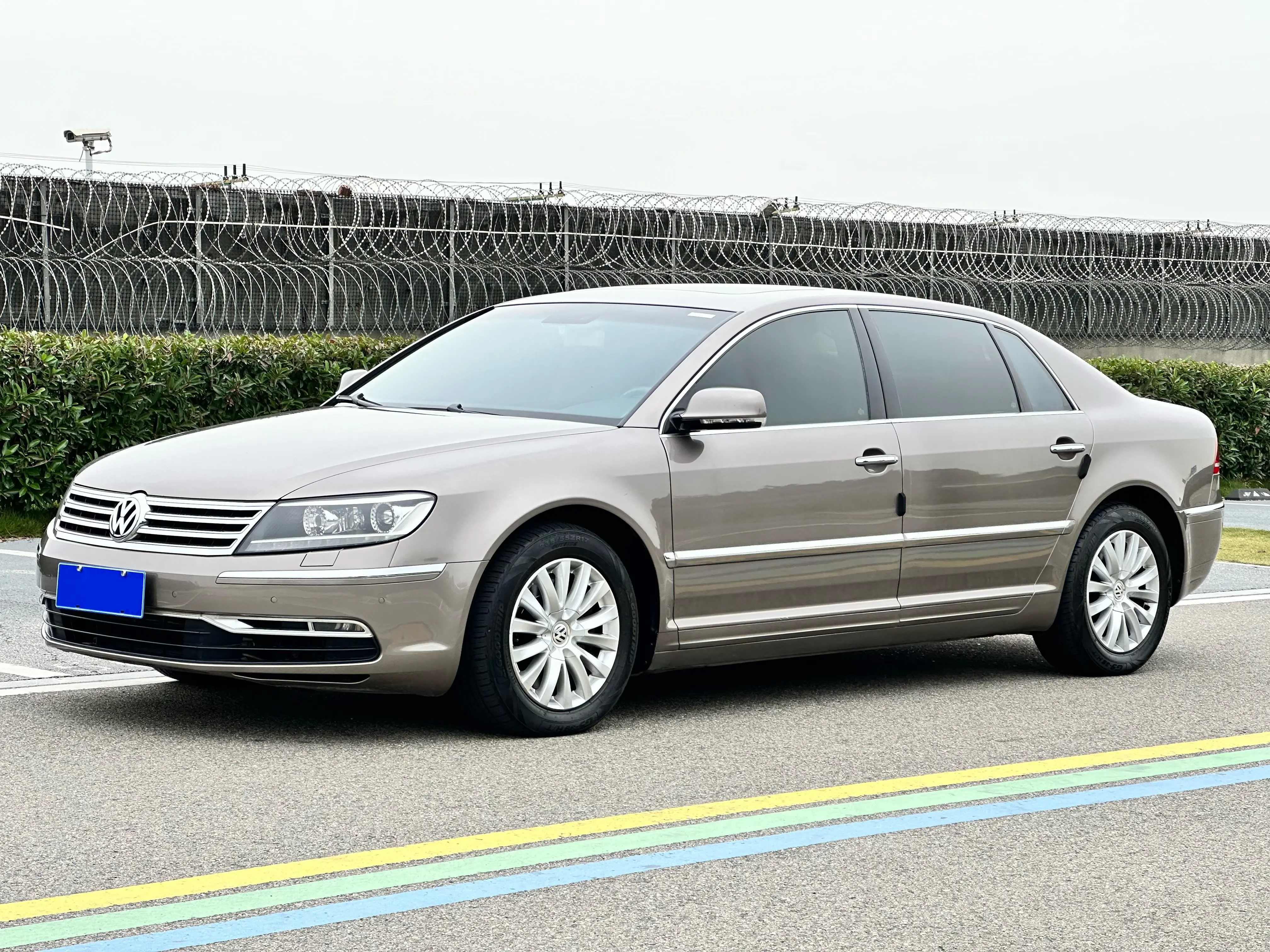 Volkswagen Phaeton  из Китая