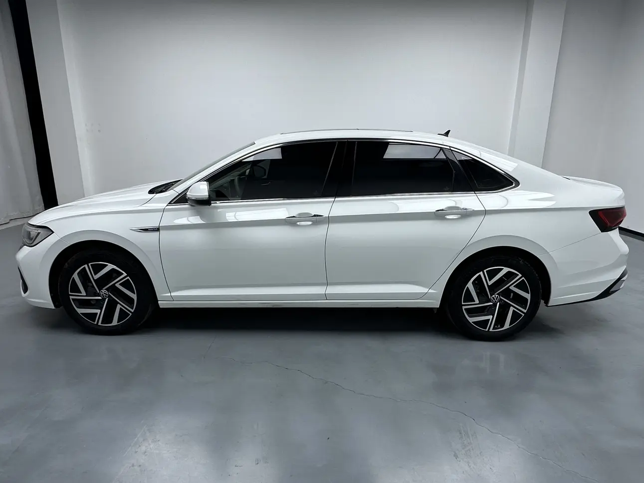 Volkswagen Sagitar  из Китая