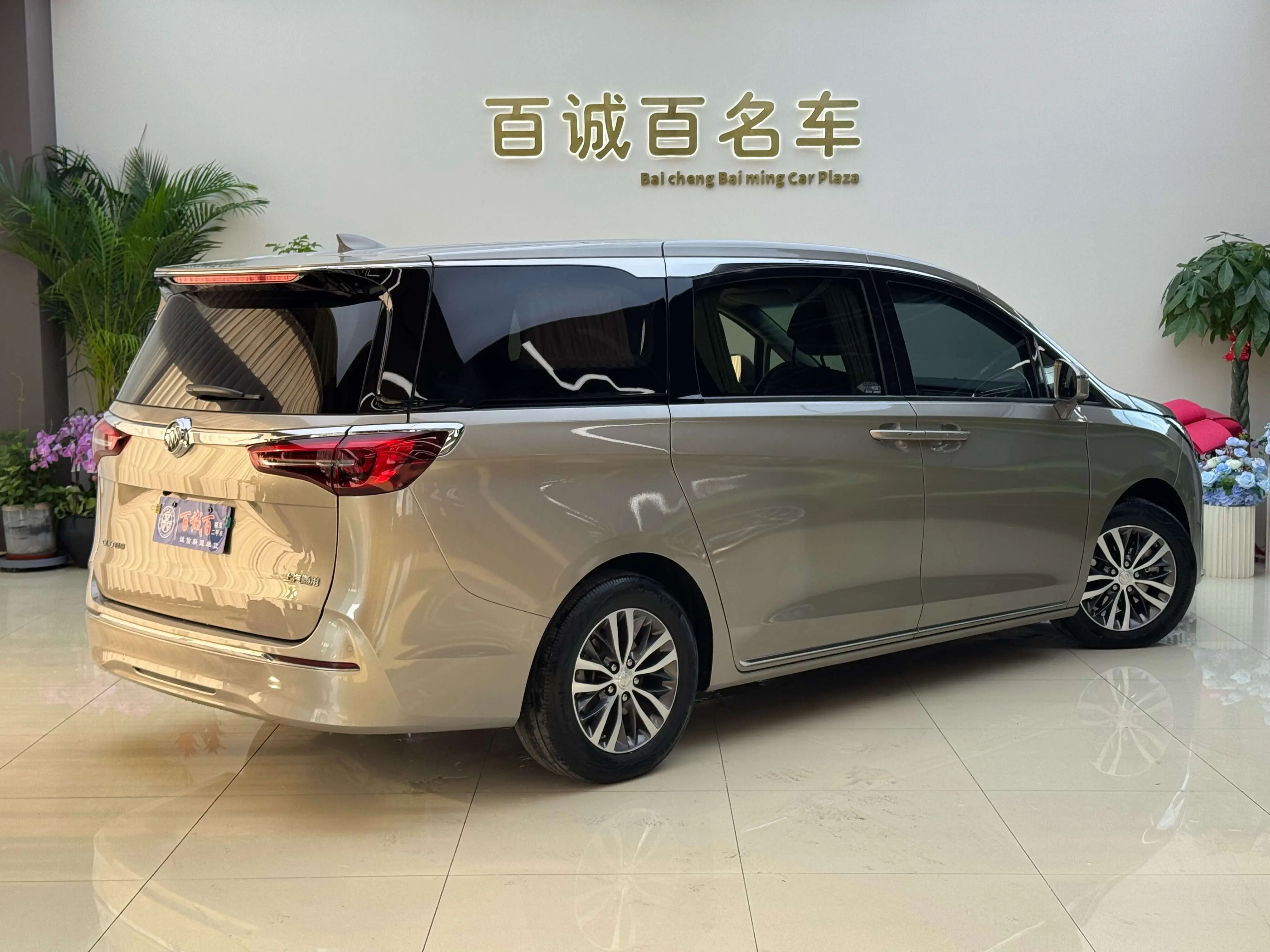 Buick GL8  из Китая