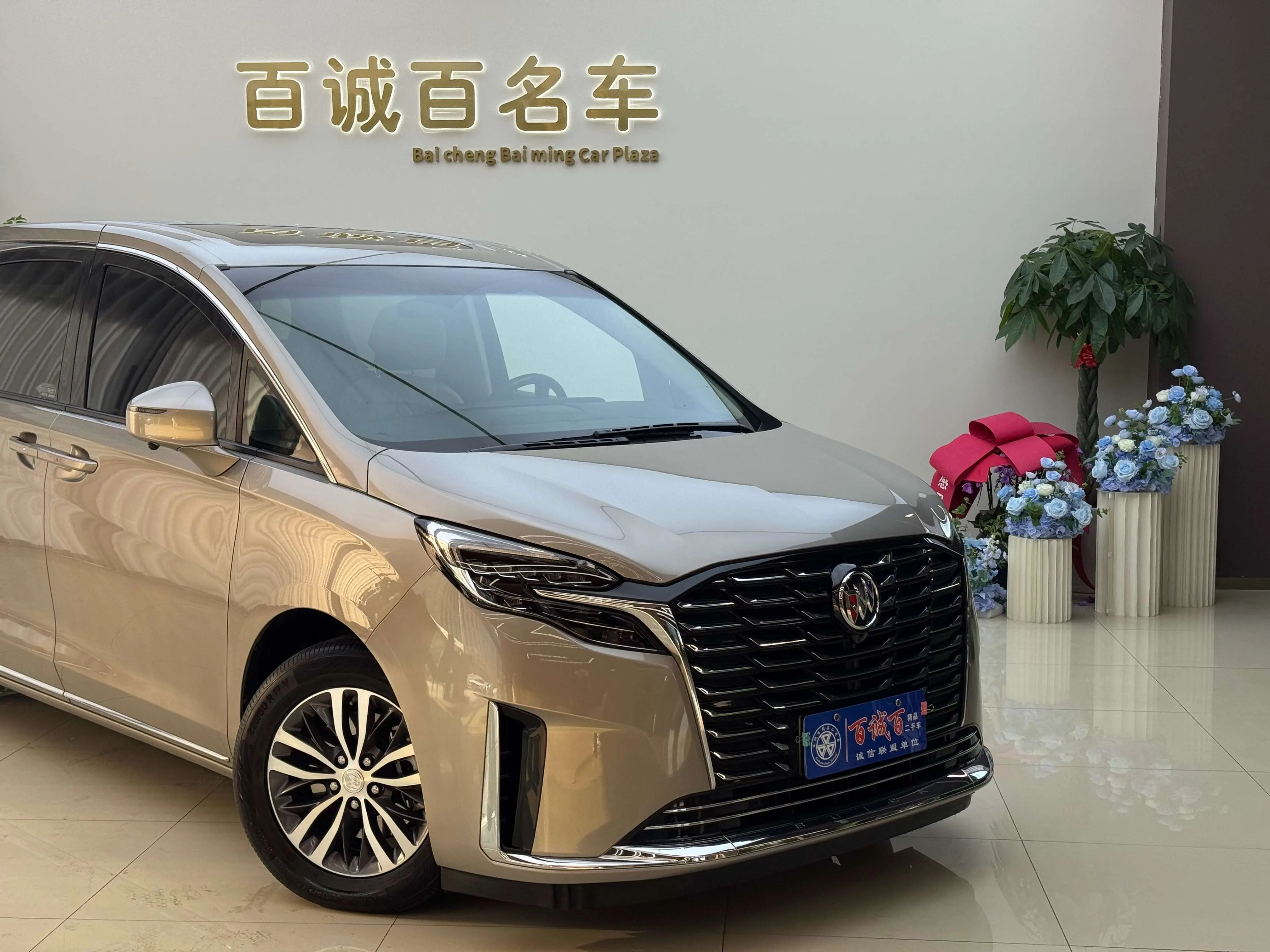 Buick GL8  из Китая