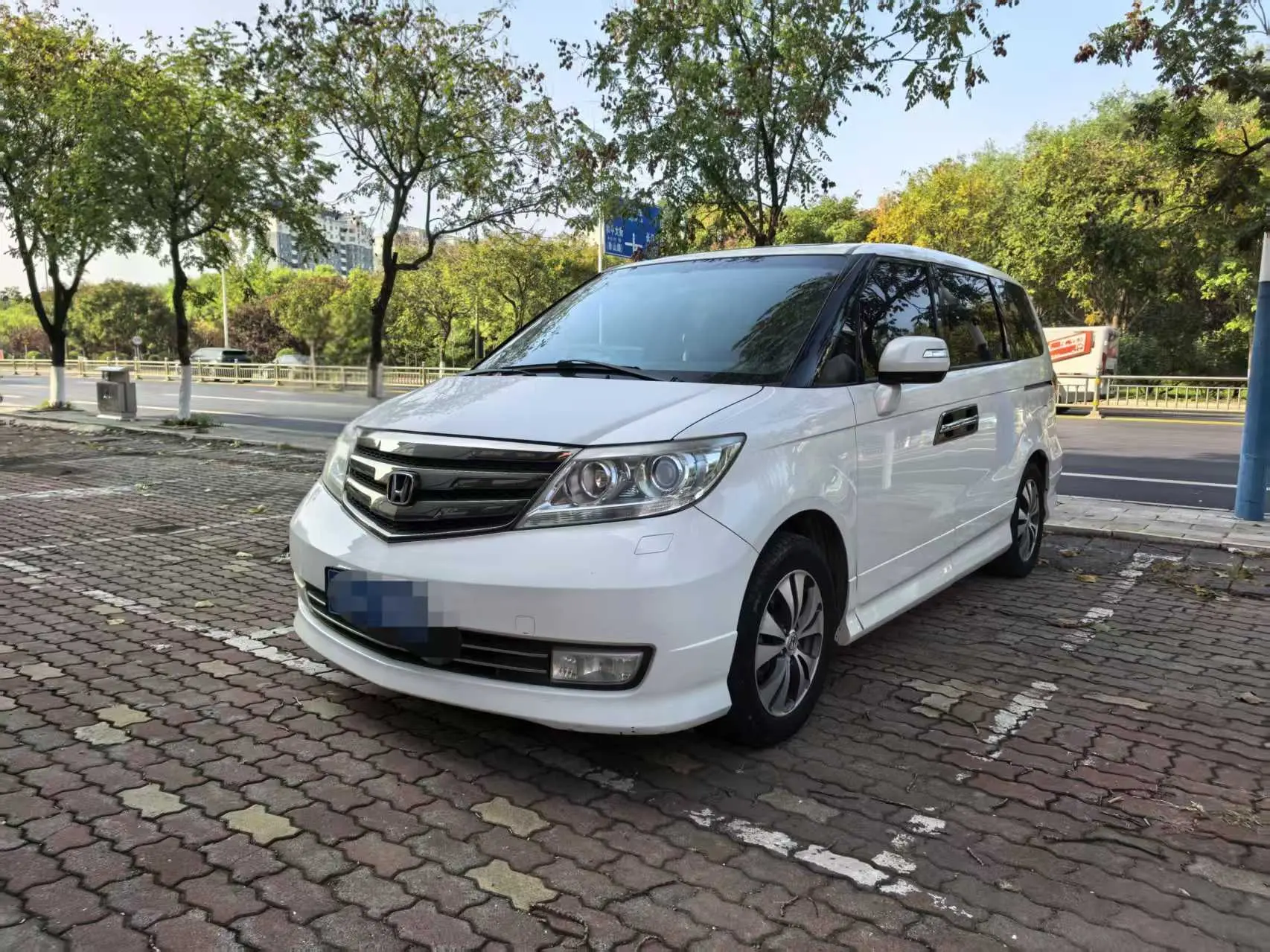 Honda Elysion (Alison)  из Китая