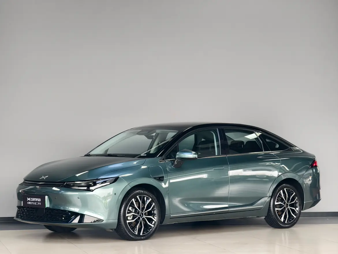 Xpeng P5  из Китая