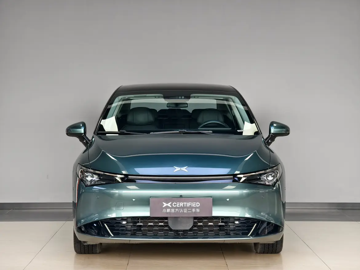 Xpeng P5  из Китая