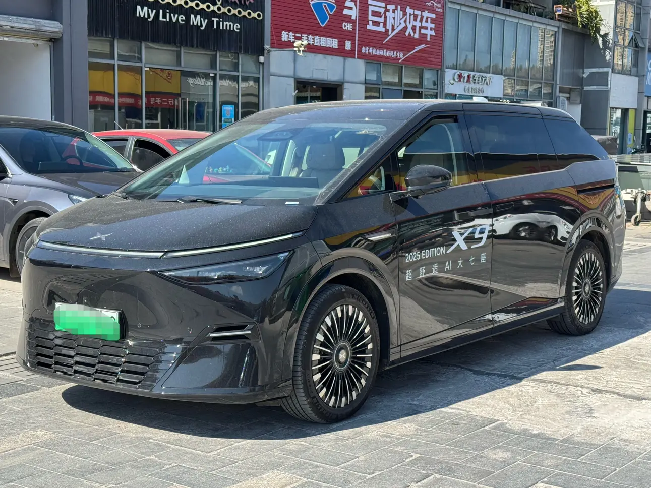 Xpeng X9  из Китая