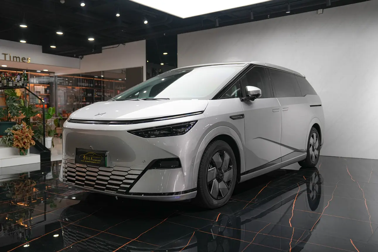 Xpeng X9  из Китая