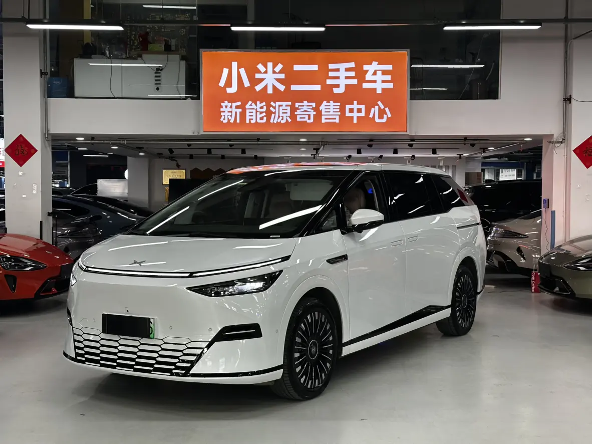 Xpeng X9  из Китая