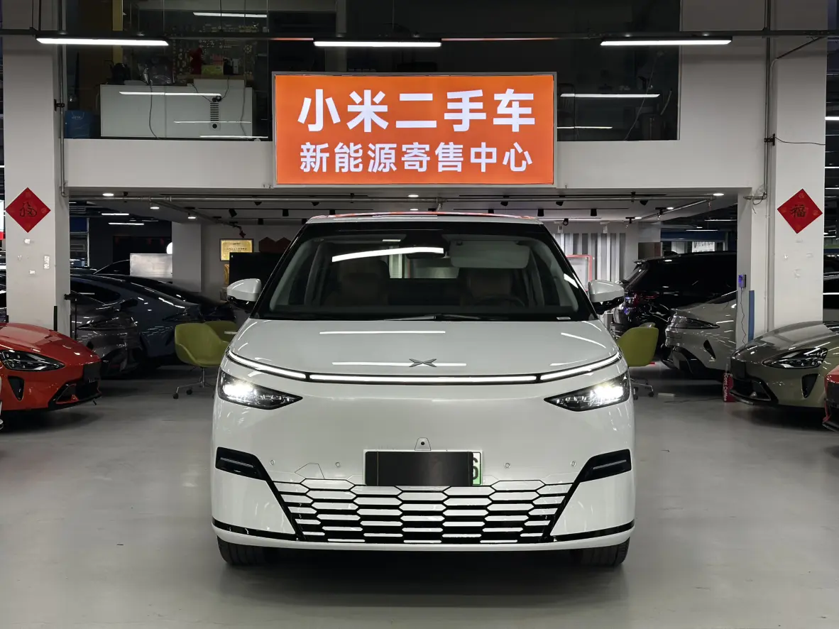 Xpeng X9  из Китая