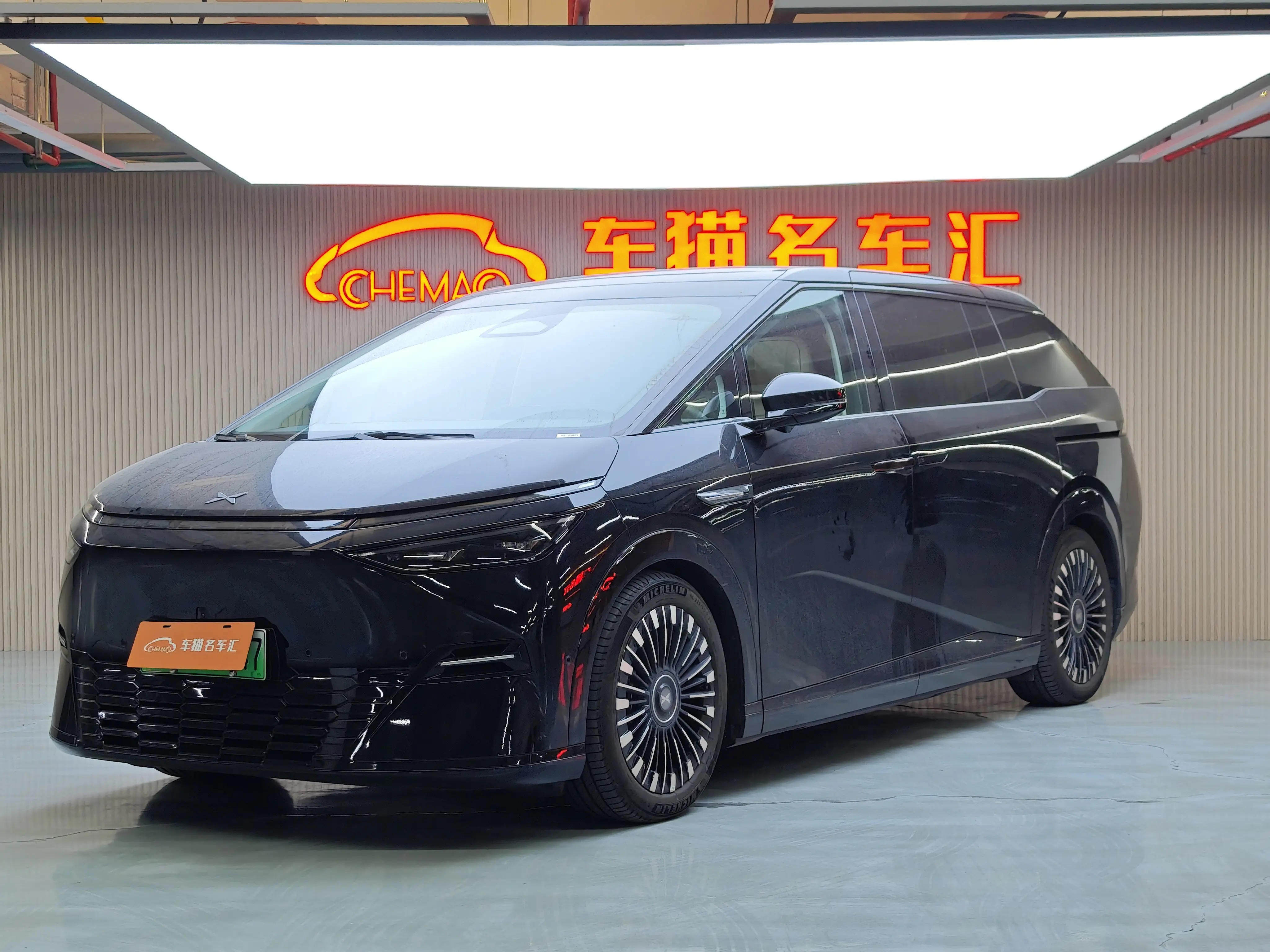 Xpeng X9  из Китая