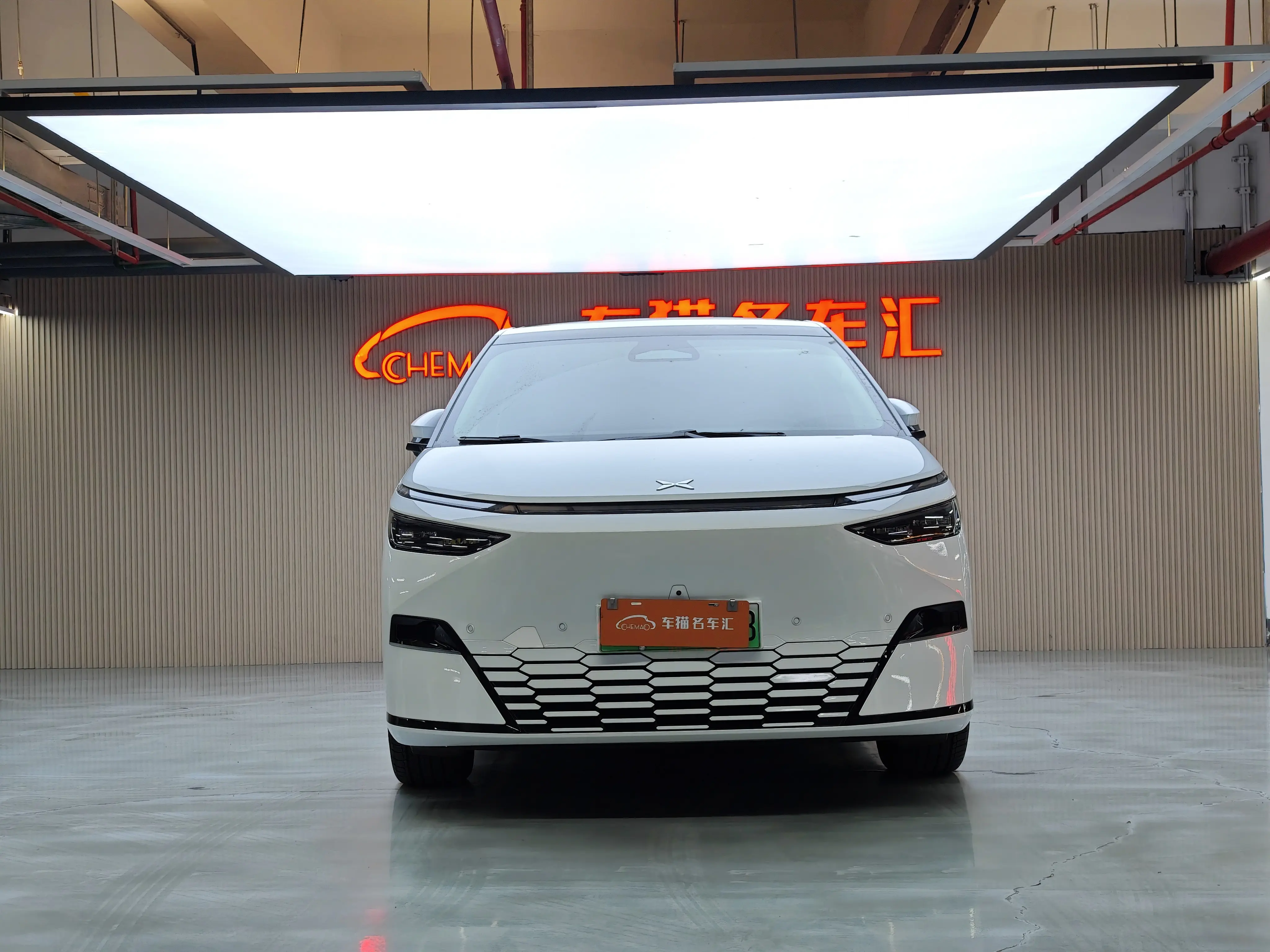 Xpeng X9  из Китая