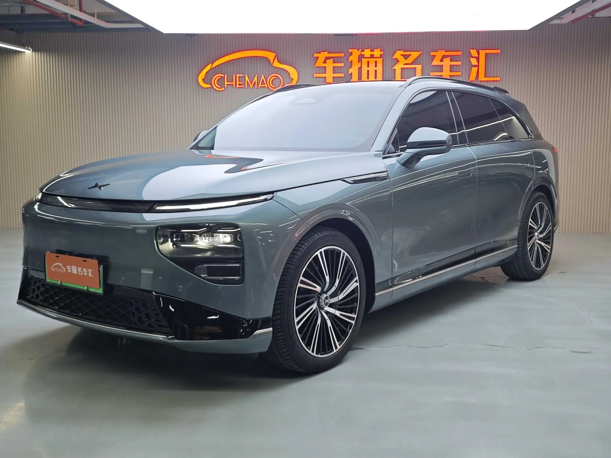 Xpeng G9  из Китая