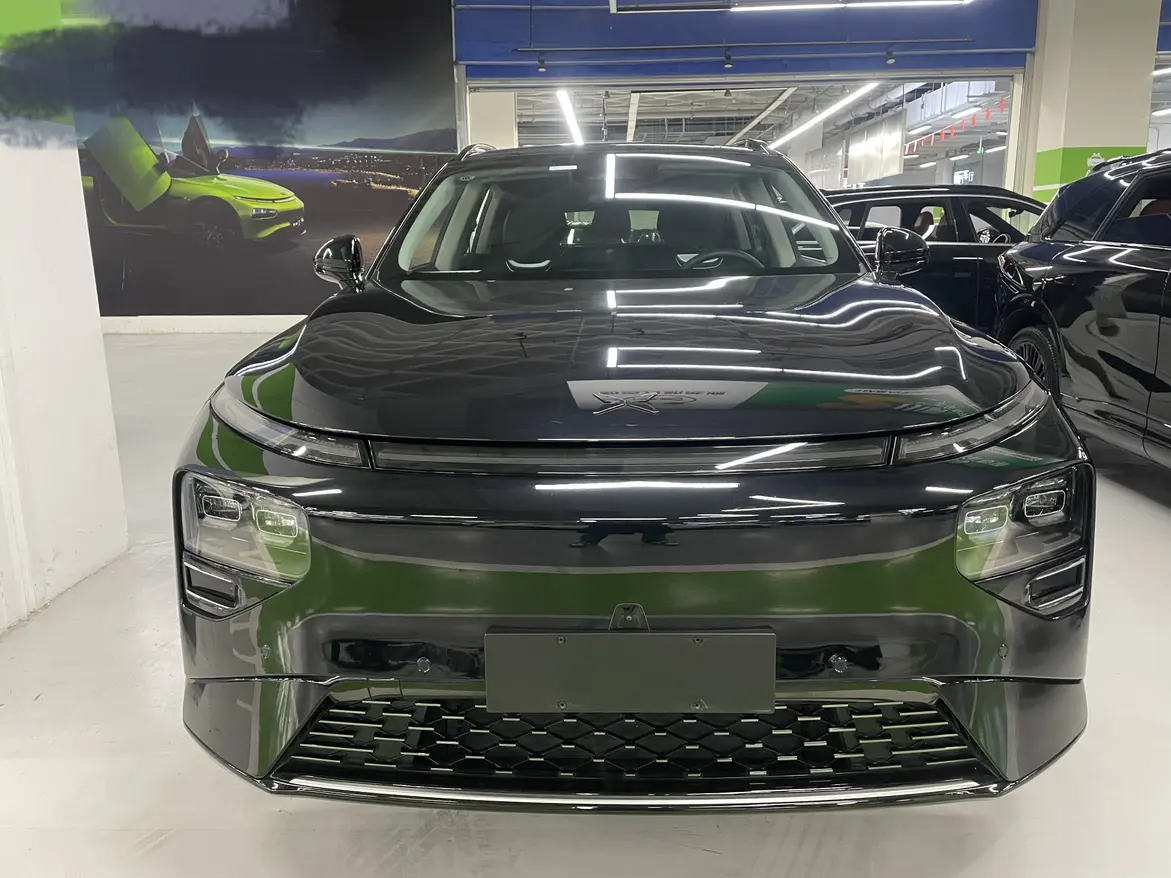 Xpeng G9  из Китая