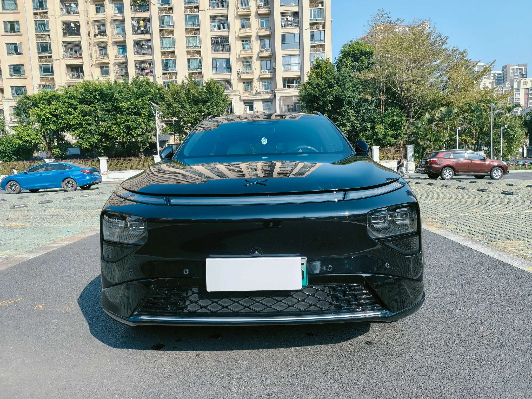 Xpeng G9  из Китая