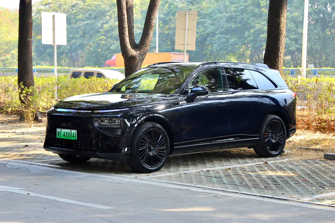 Xpeng G9  из Китая