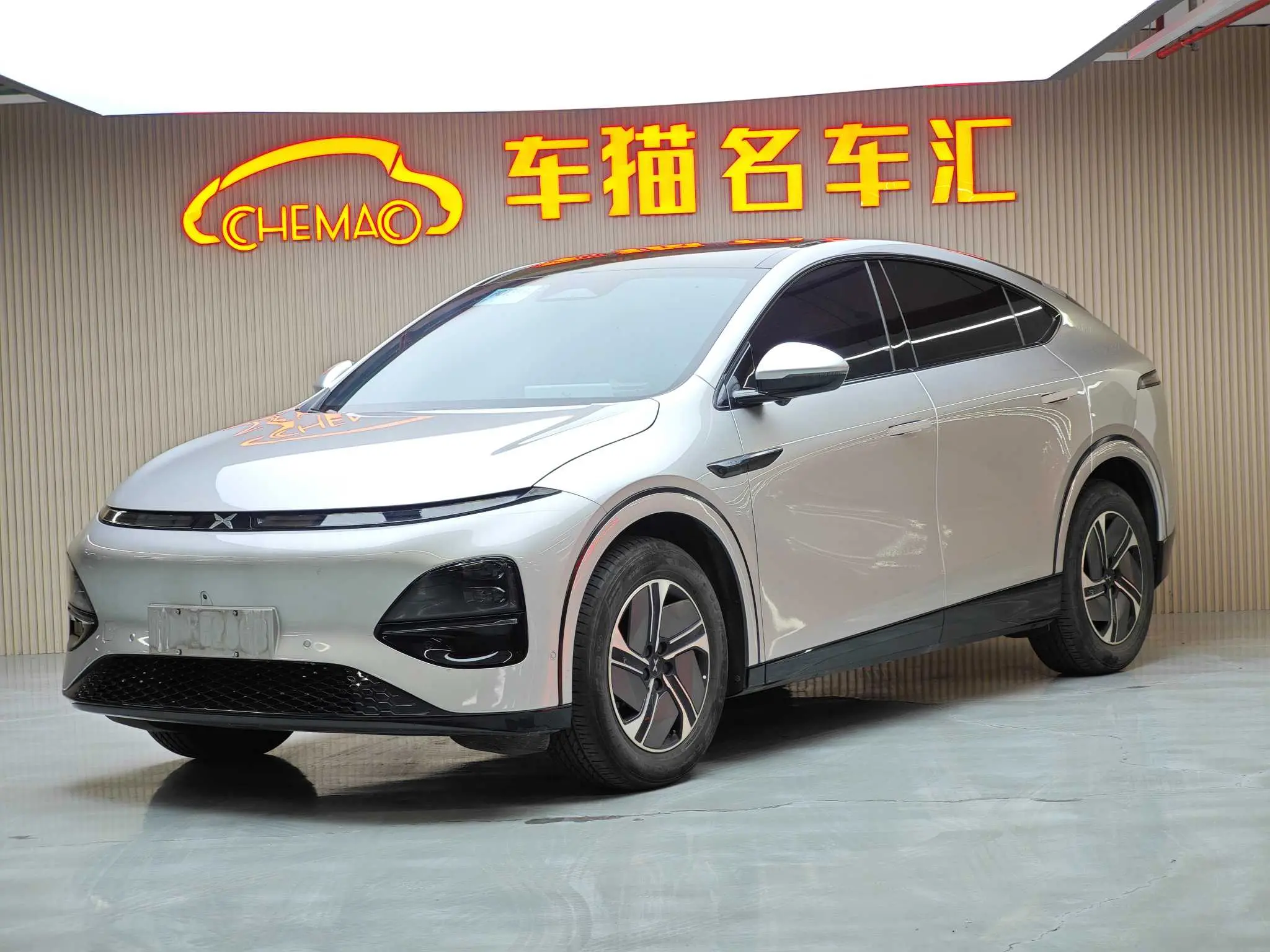 Xpeng G6  из Китая