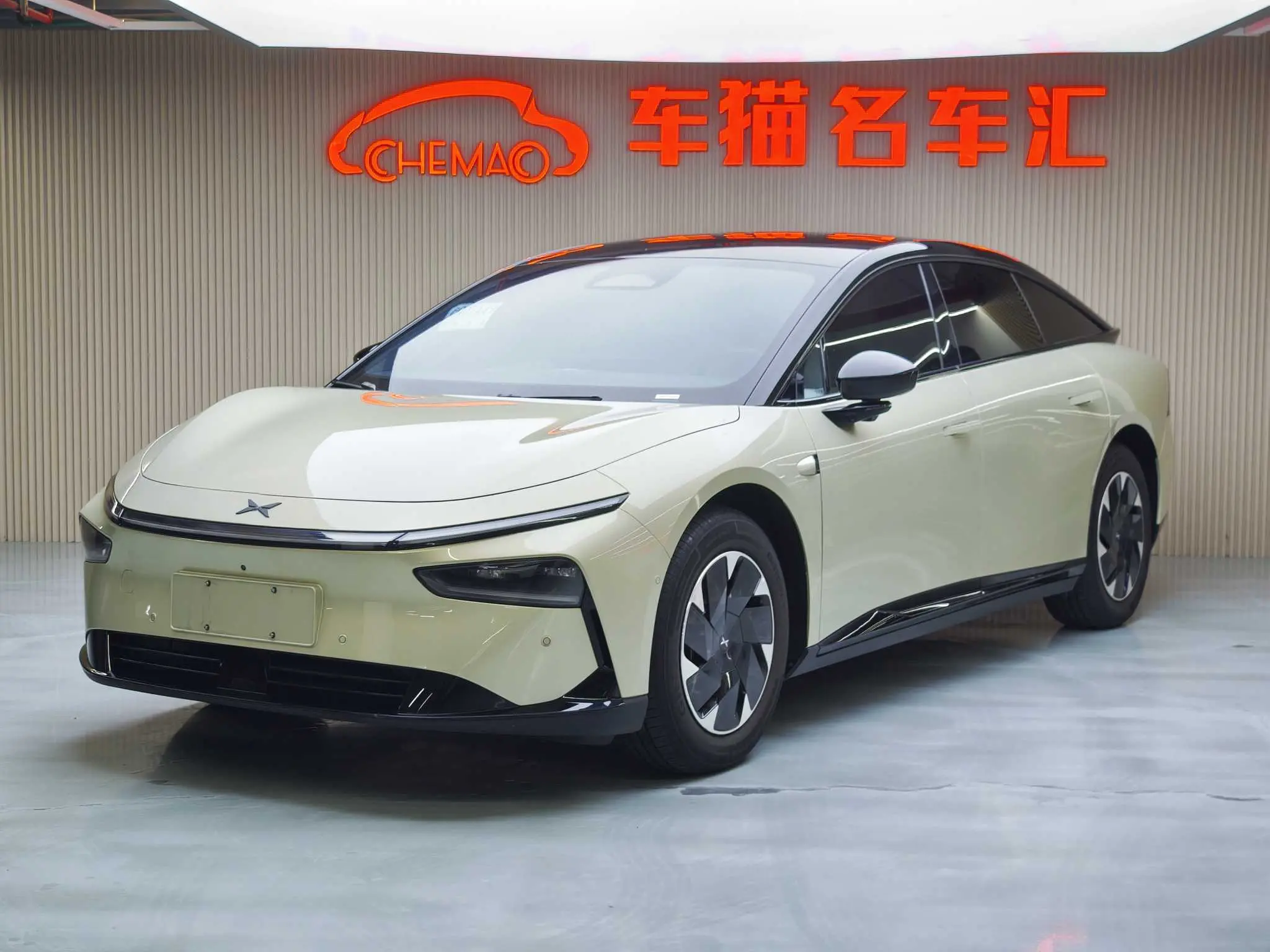 Xpeng P7+  из Китая