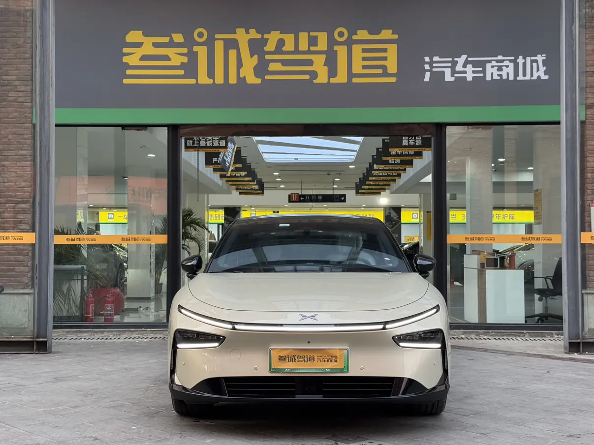 Xpeng P7+  из Китая