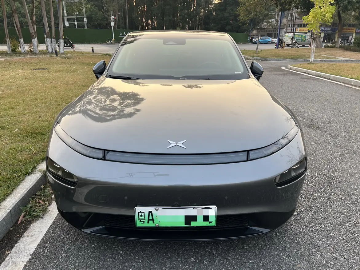 Xpeng P7  из Китая