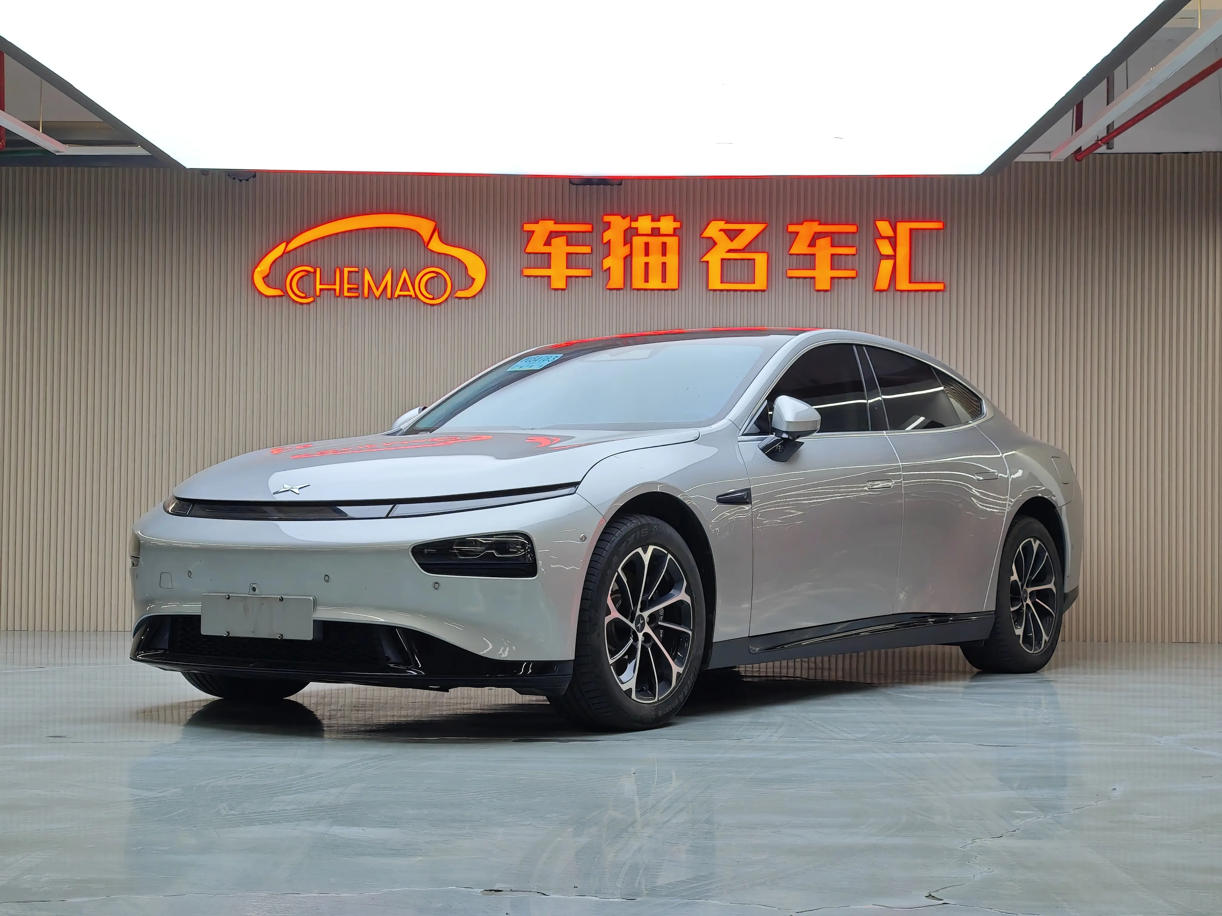 Xpeng P7  из Китая