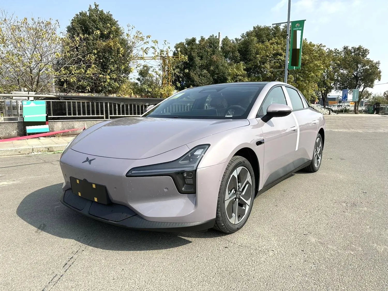 Xpeng Xiaopeng MONA M03  из Китая