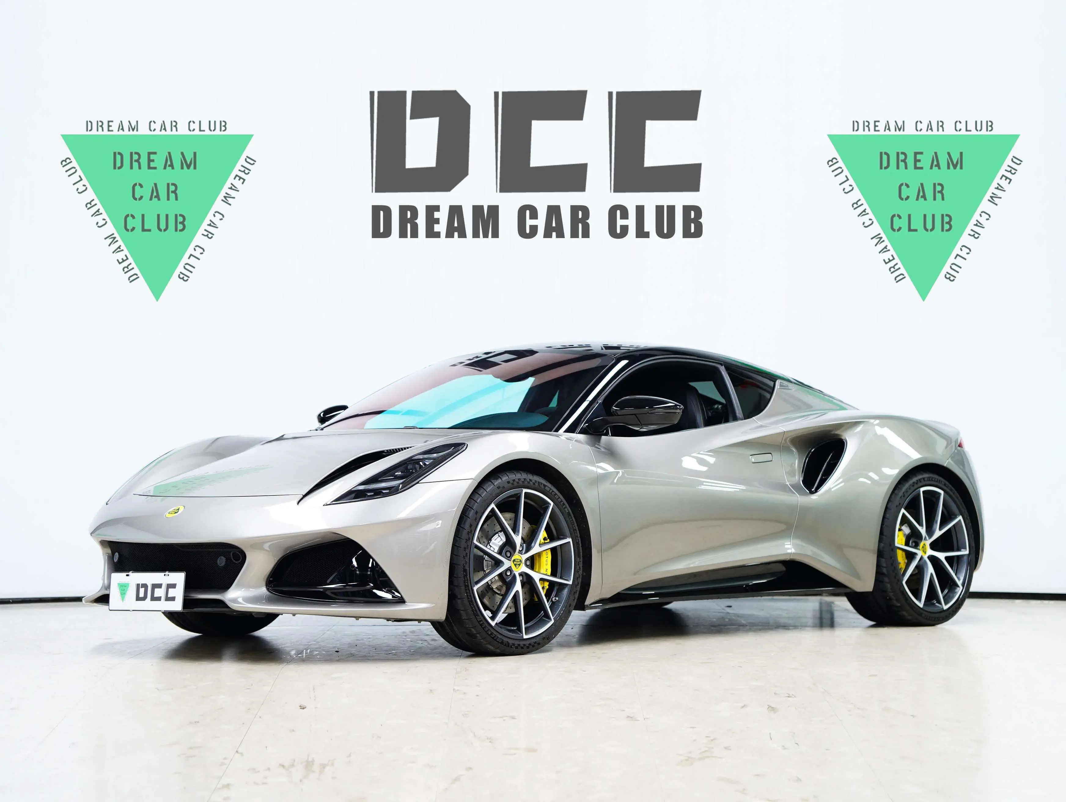 Lotus Emira  из Китая