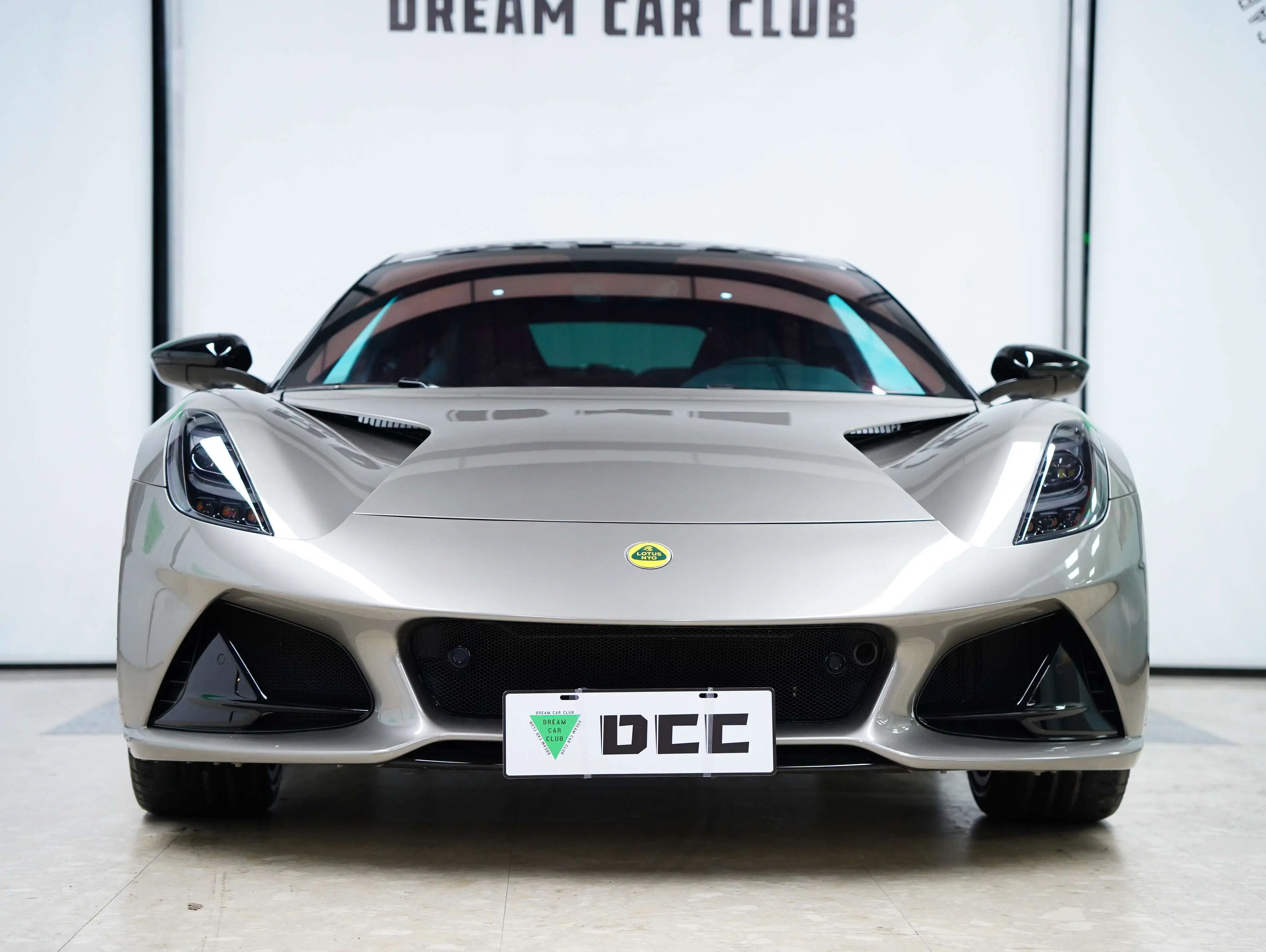 Lotus Emira  из Китая