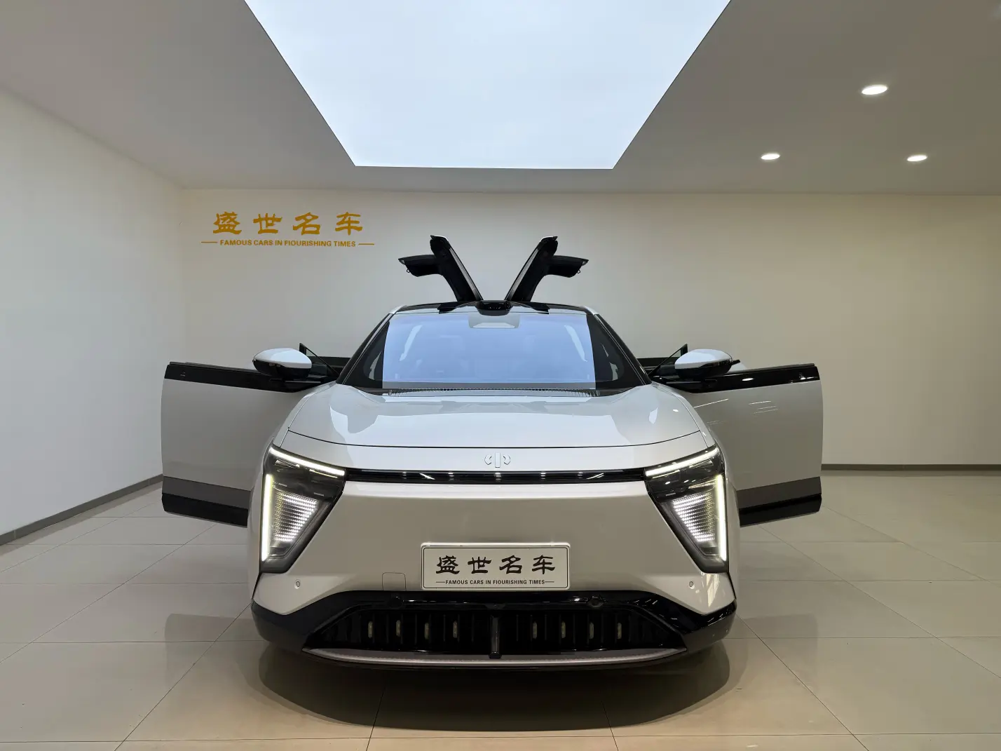 HiPhi Y  из Китая