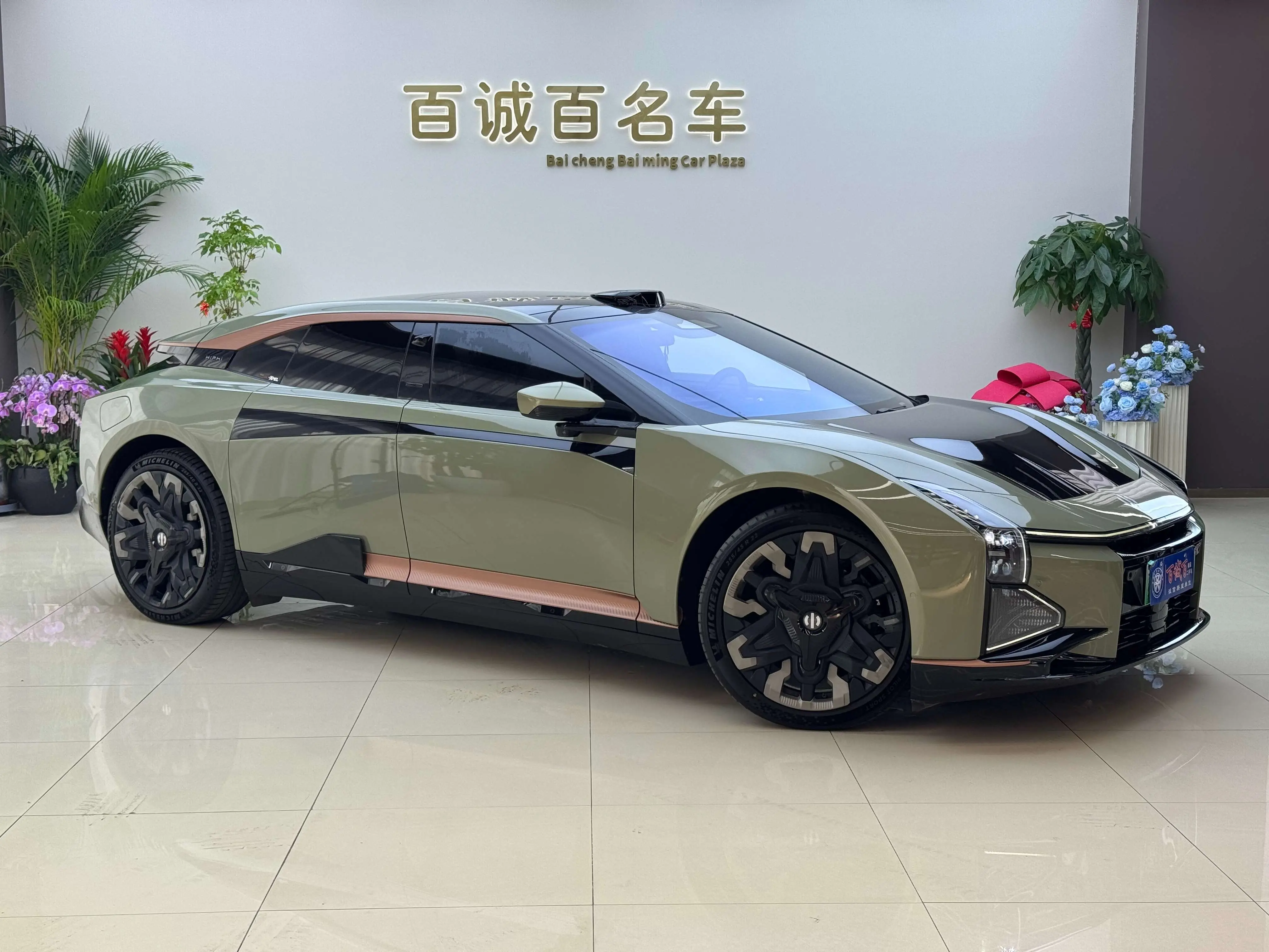 HiPhi Z  из Китая