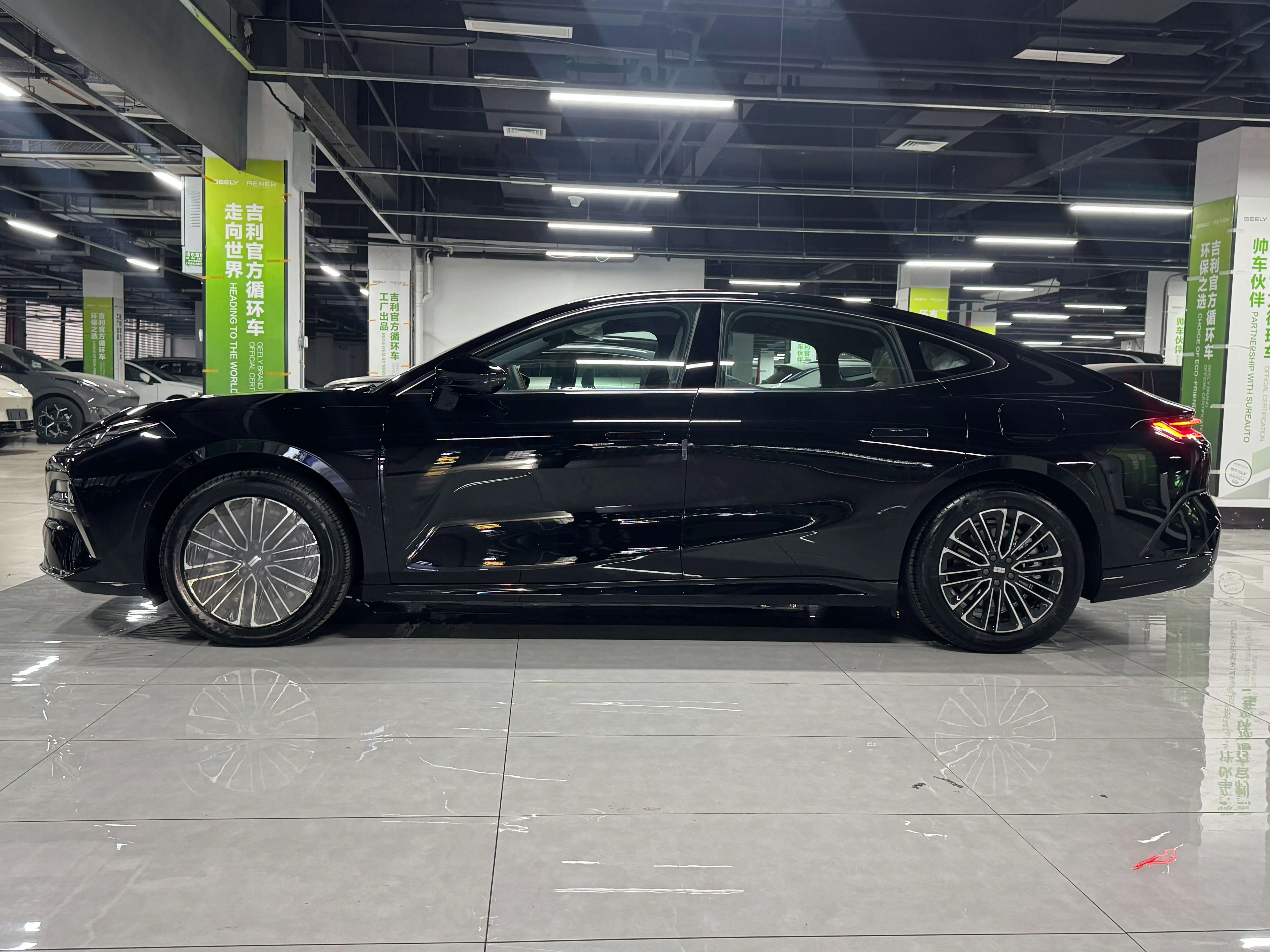 Geely Galaxy Star 8 PHEV  из Китая