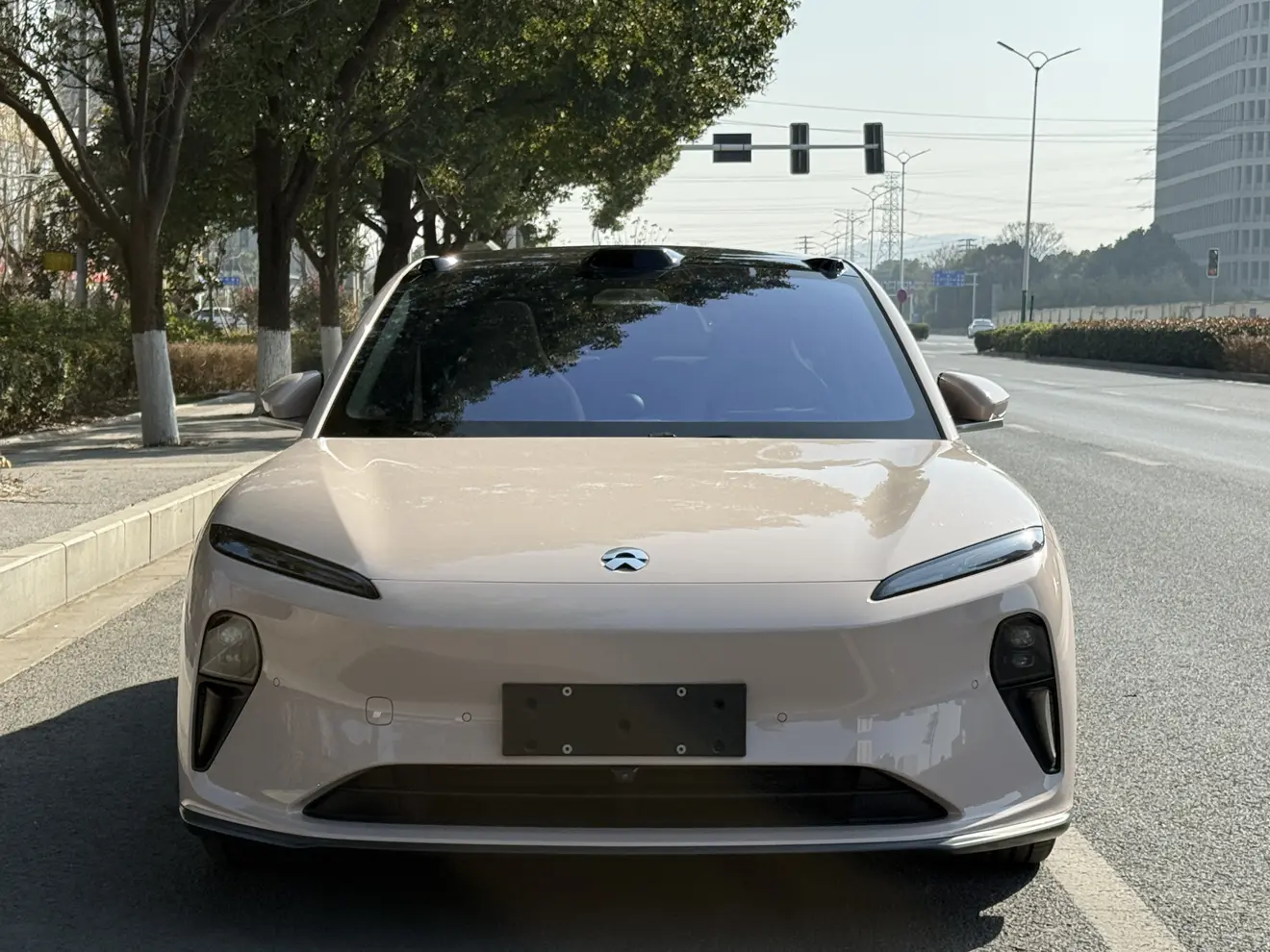NIO ET5  из Китая