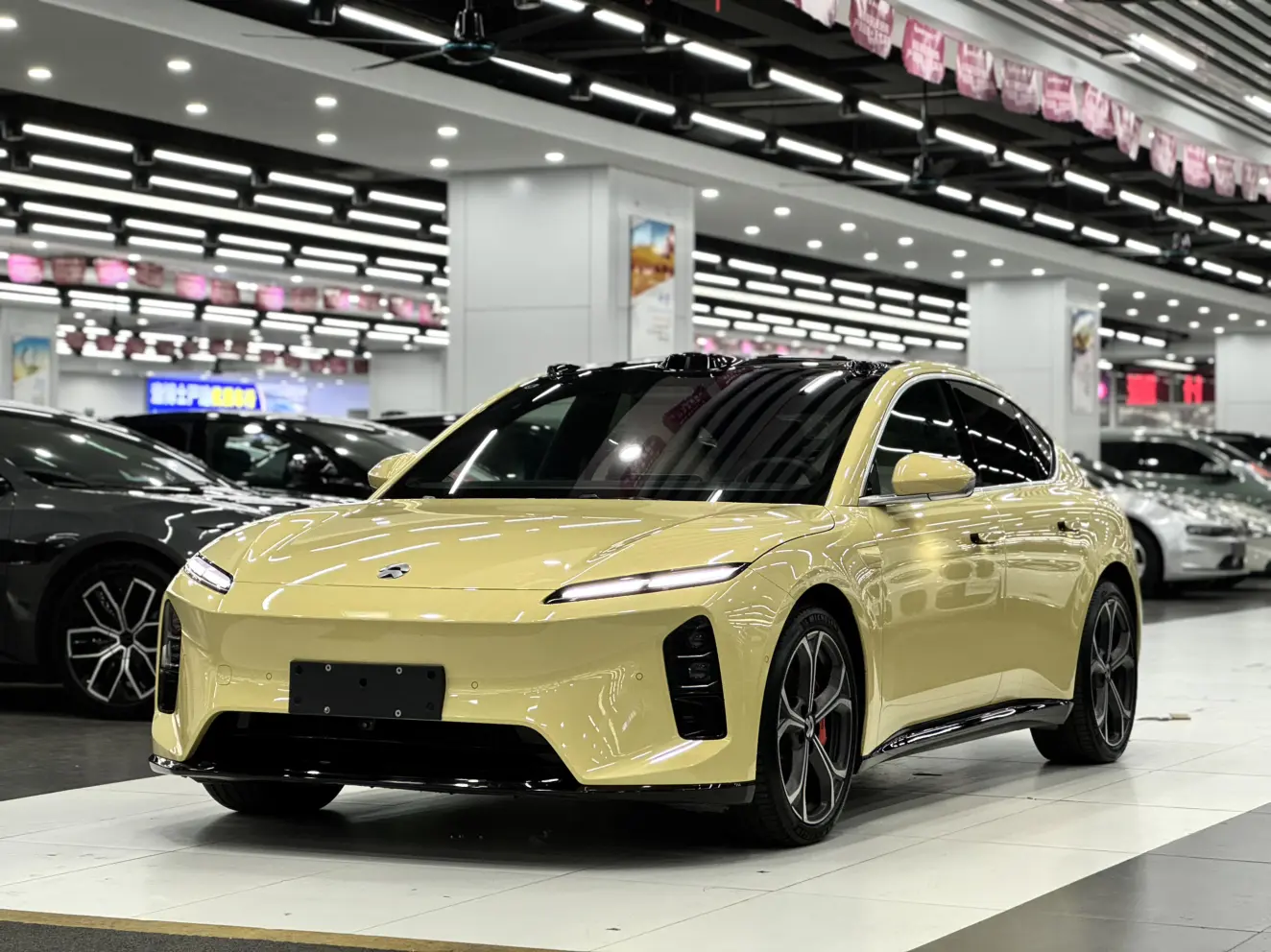 NIO ET5  из Китая