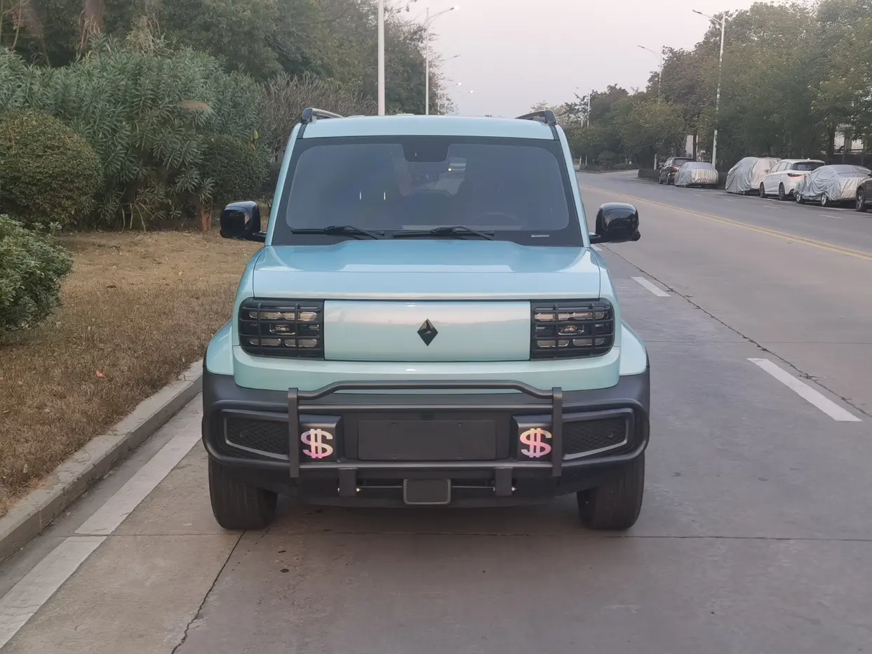 Baojun Yue Ye  из Китая