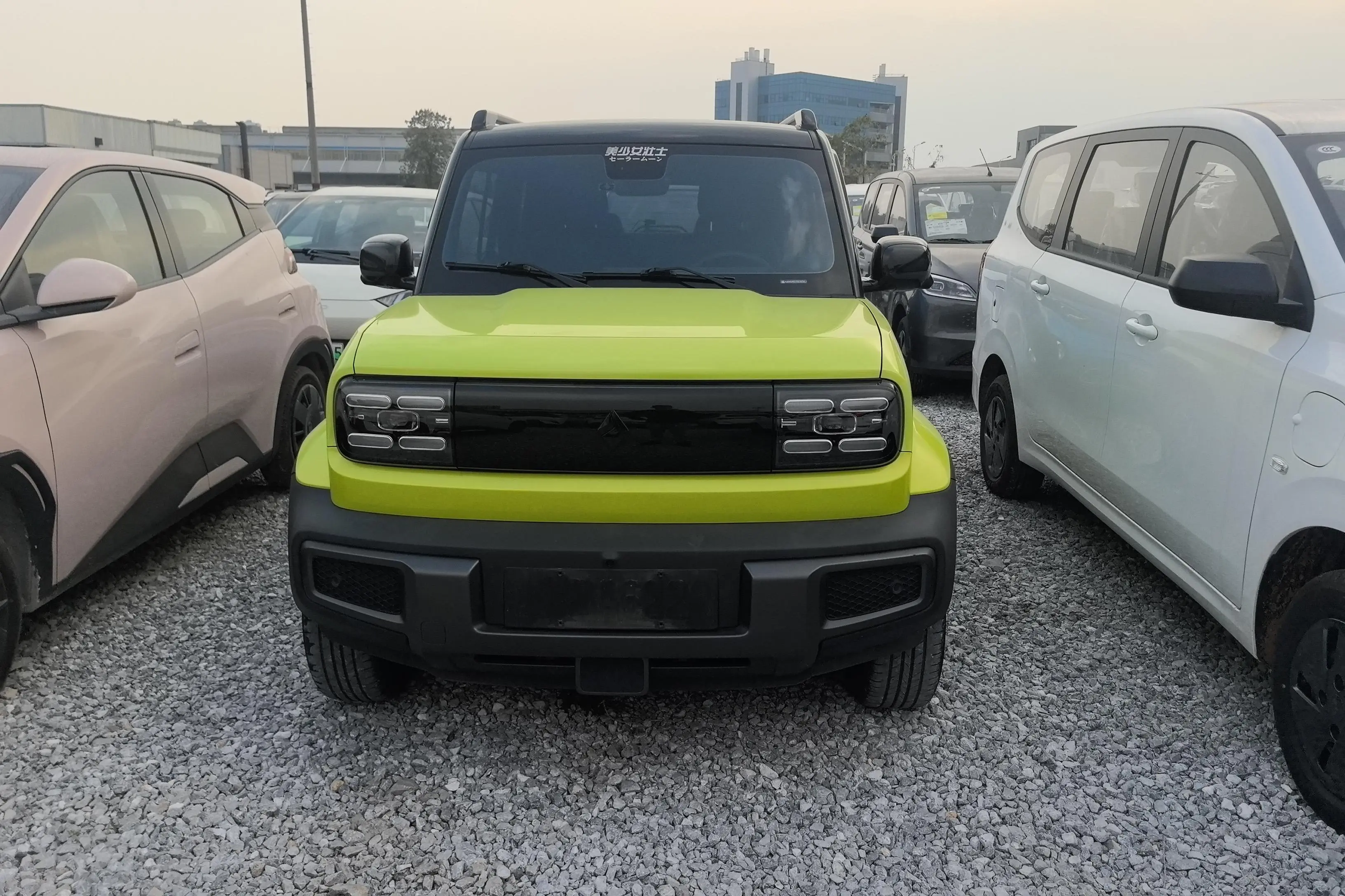 Baojun Yue Ye  из Китая