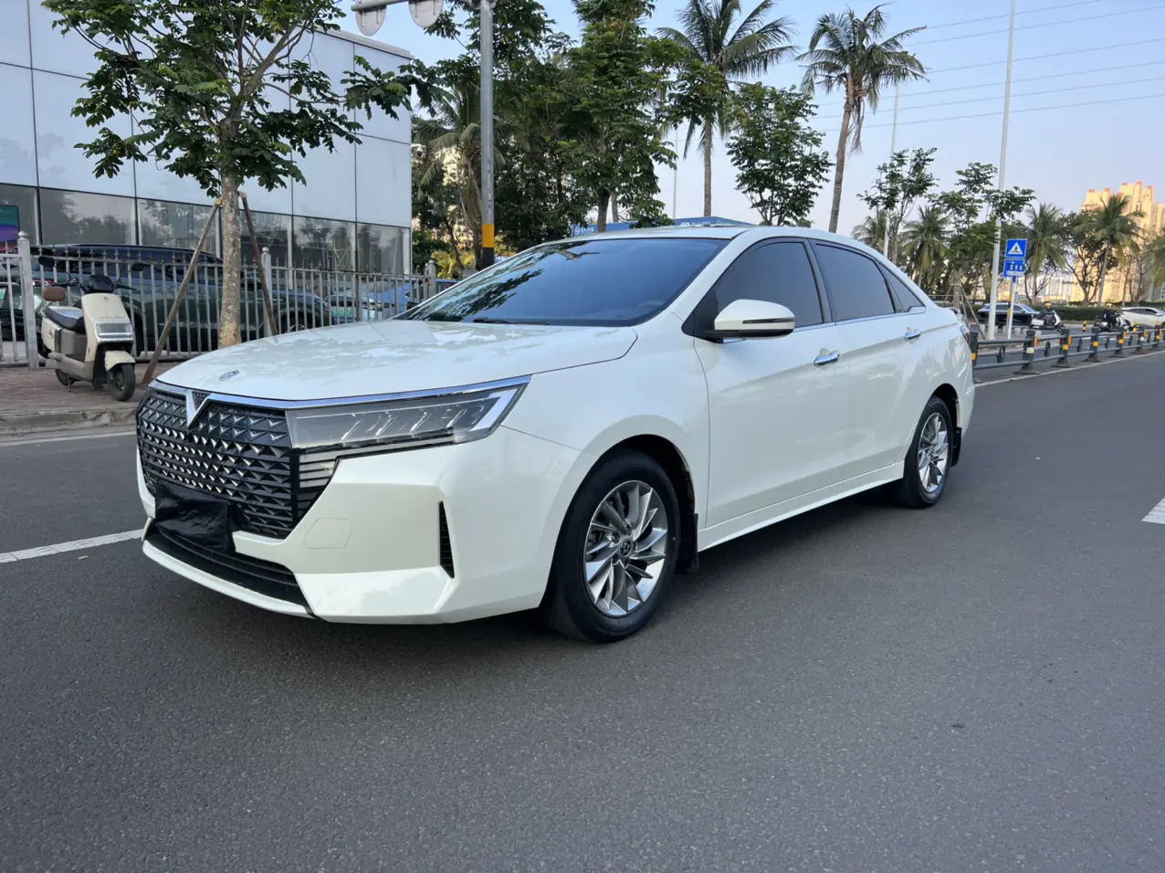 Kai Chen Venucia D60  из Китая