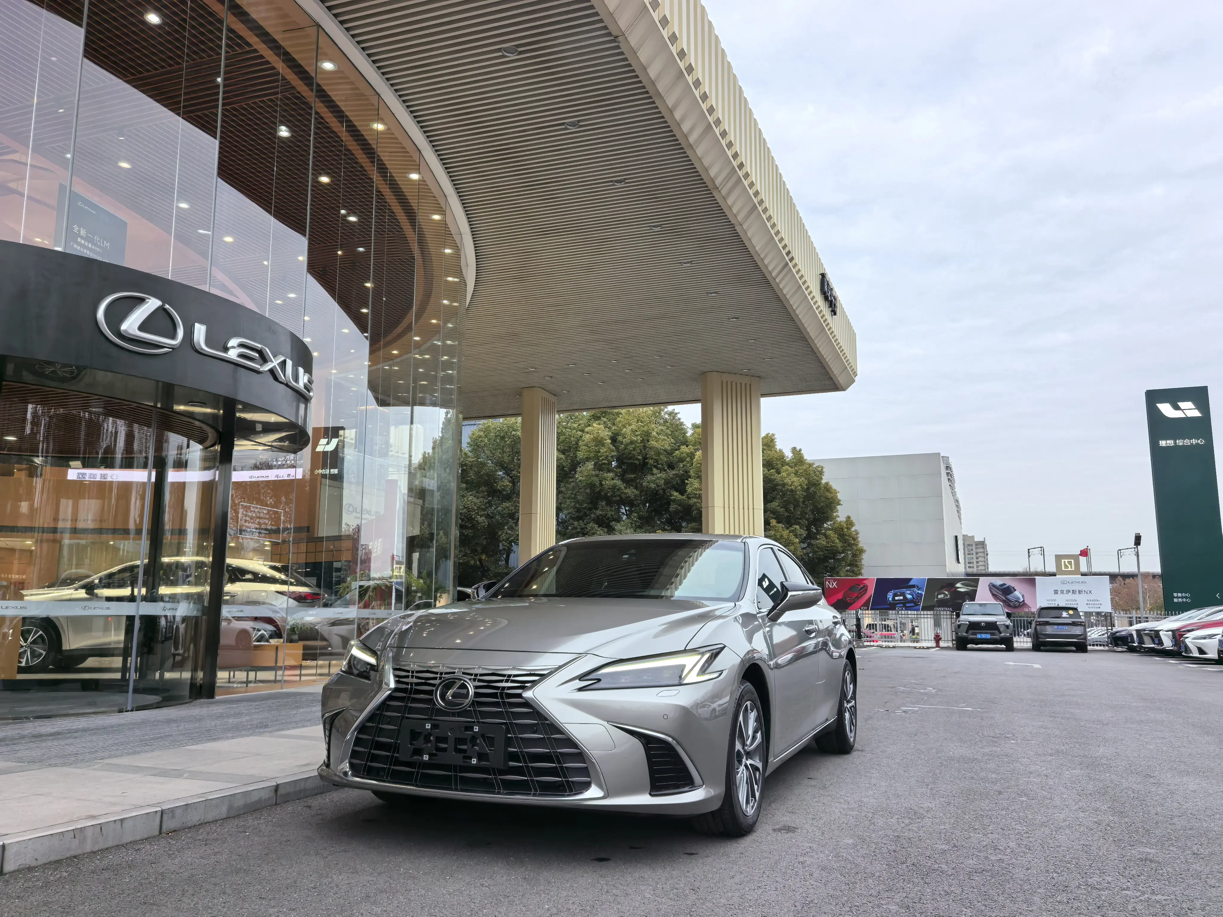 Lexus ES  из Китая