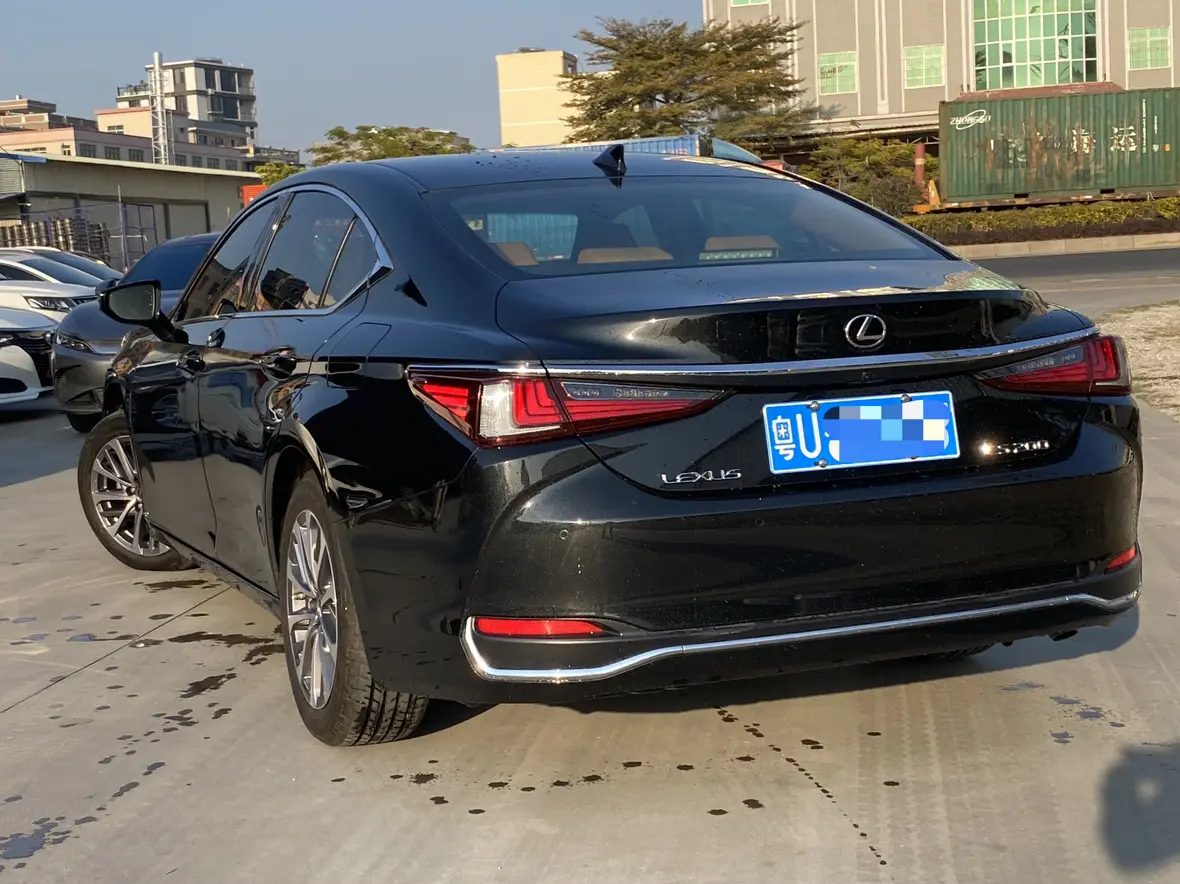 Lexus ES