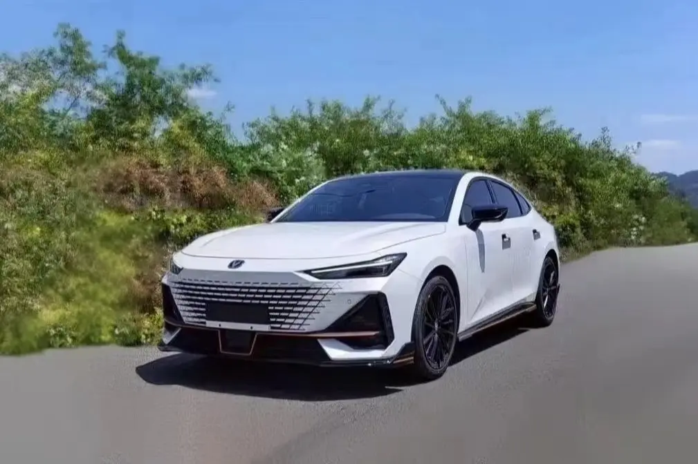 Changan UNI-V  из Китая