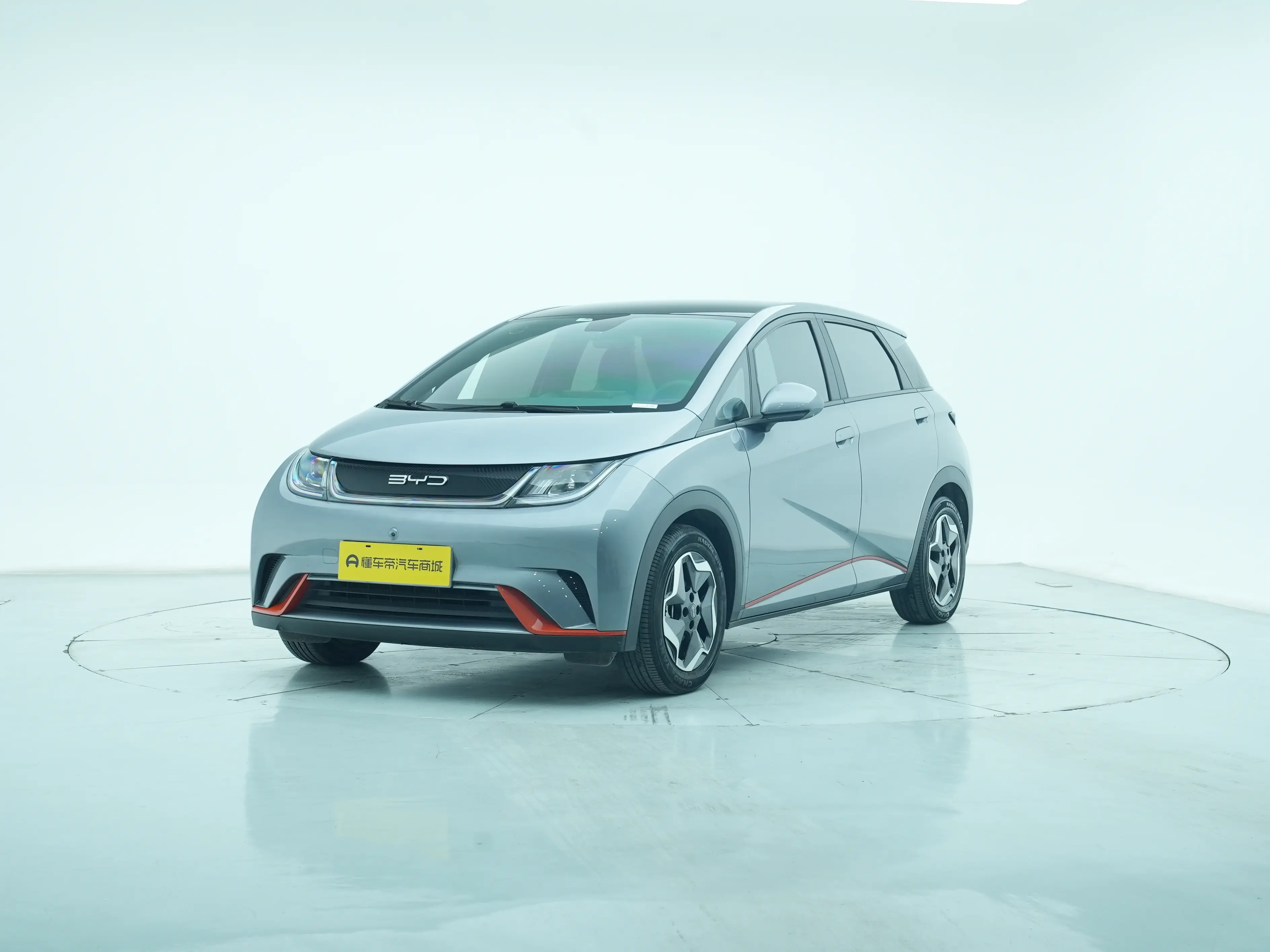 BYD Dolphin  из Китая