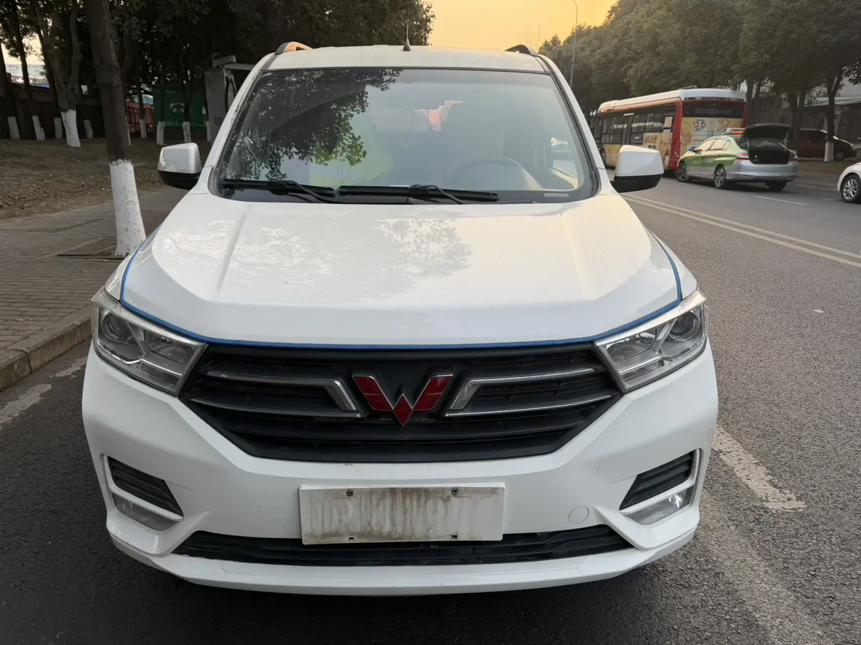 Wuling Hongguang  из Китая