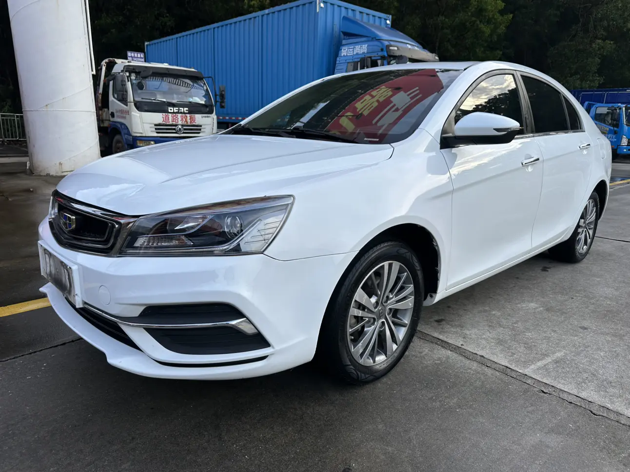 Geely Emgrand  из Китая