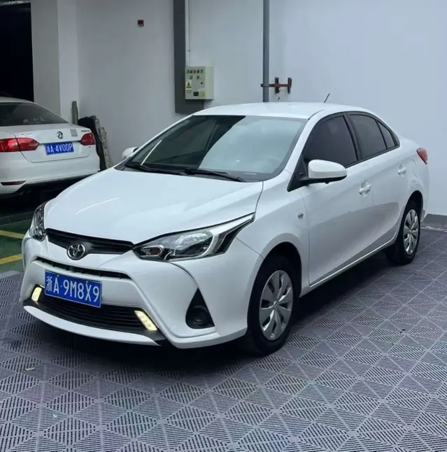 Toyota YARiS L Enjoy  из Китая