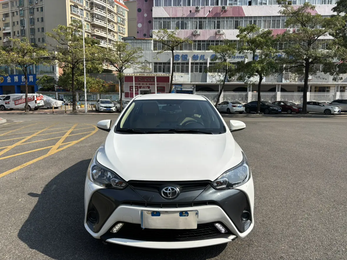 Toyota Yaris L  из Китая