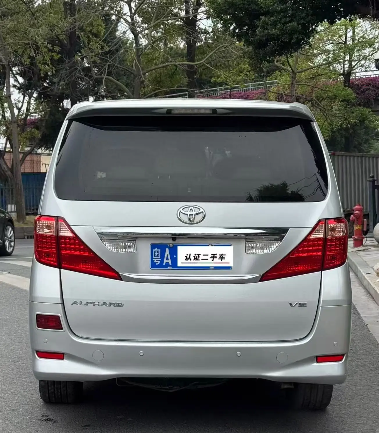 Toyota Alphard (Elfa)  из Китая
