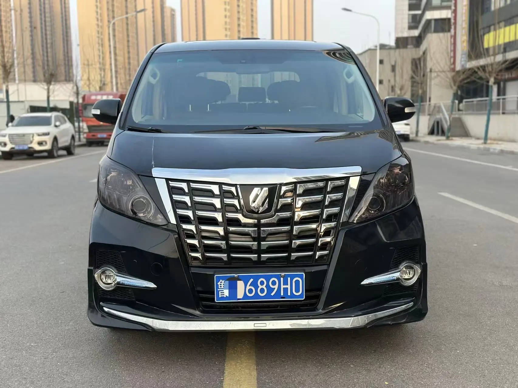 Toyota Alphard (Elfa)  из Китая