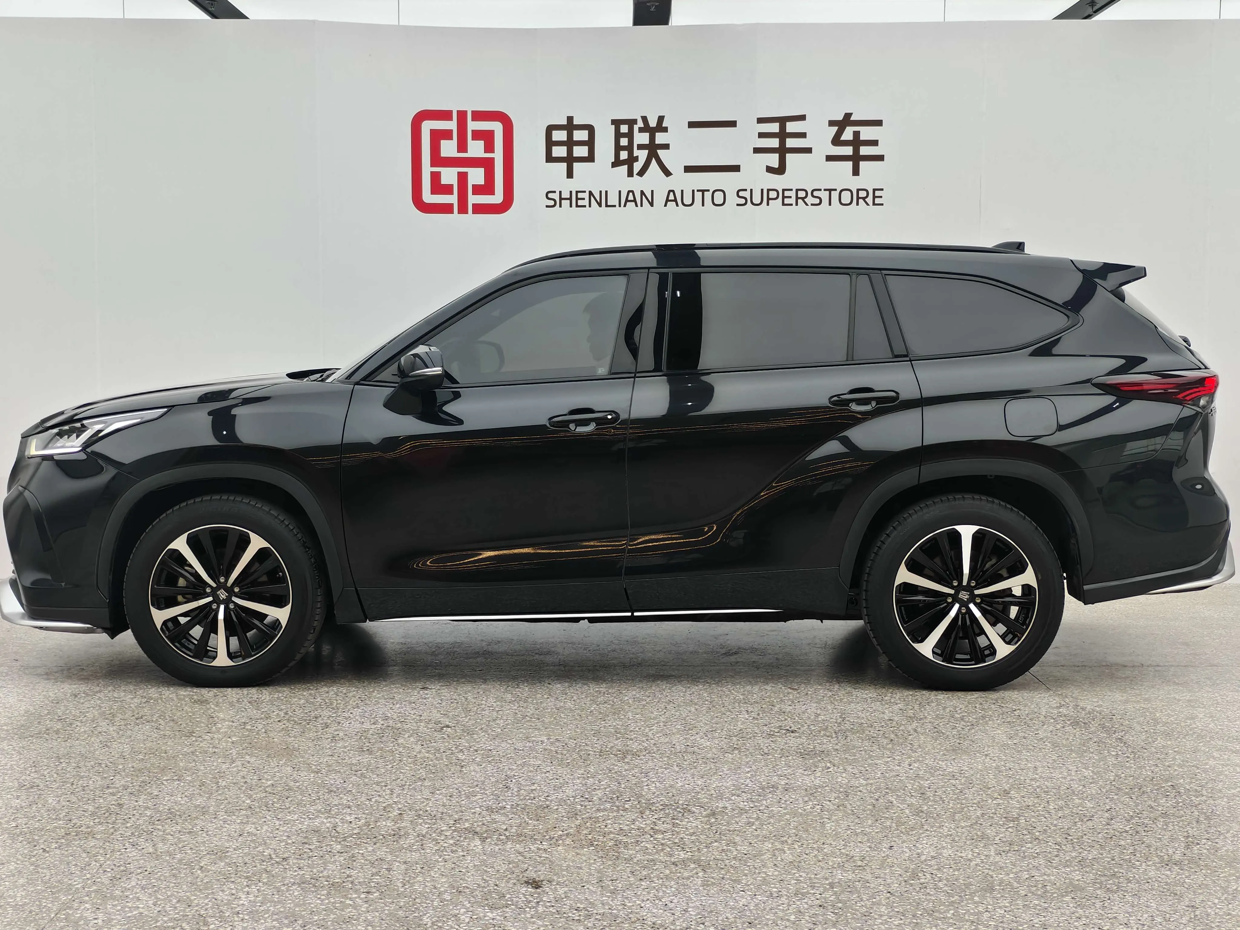 Toyota Crown Kluger  из Китая