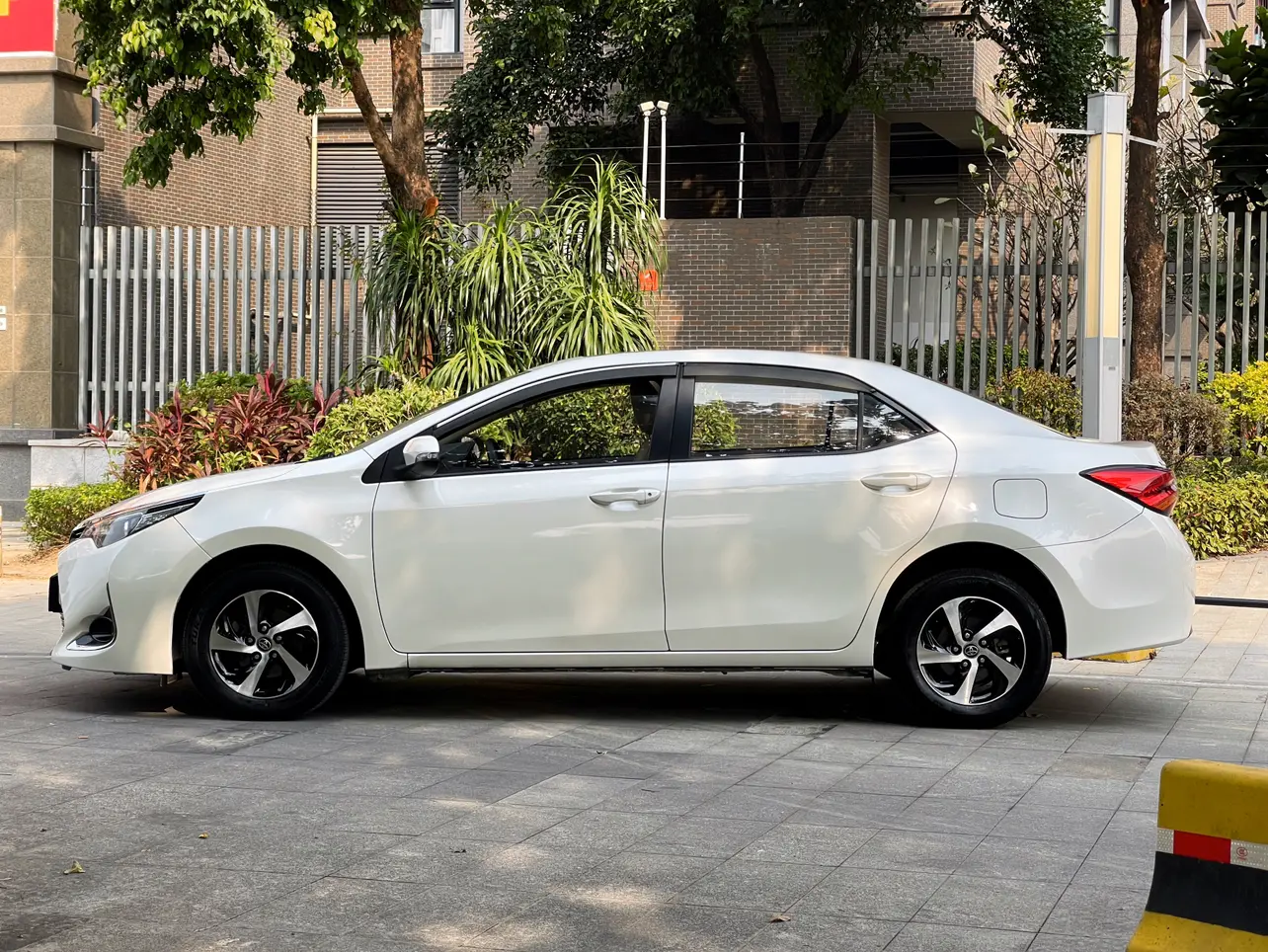 Toyota Levin (Lei Ling)  из Китая