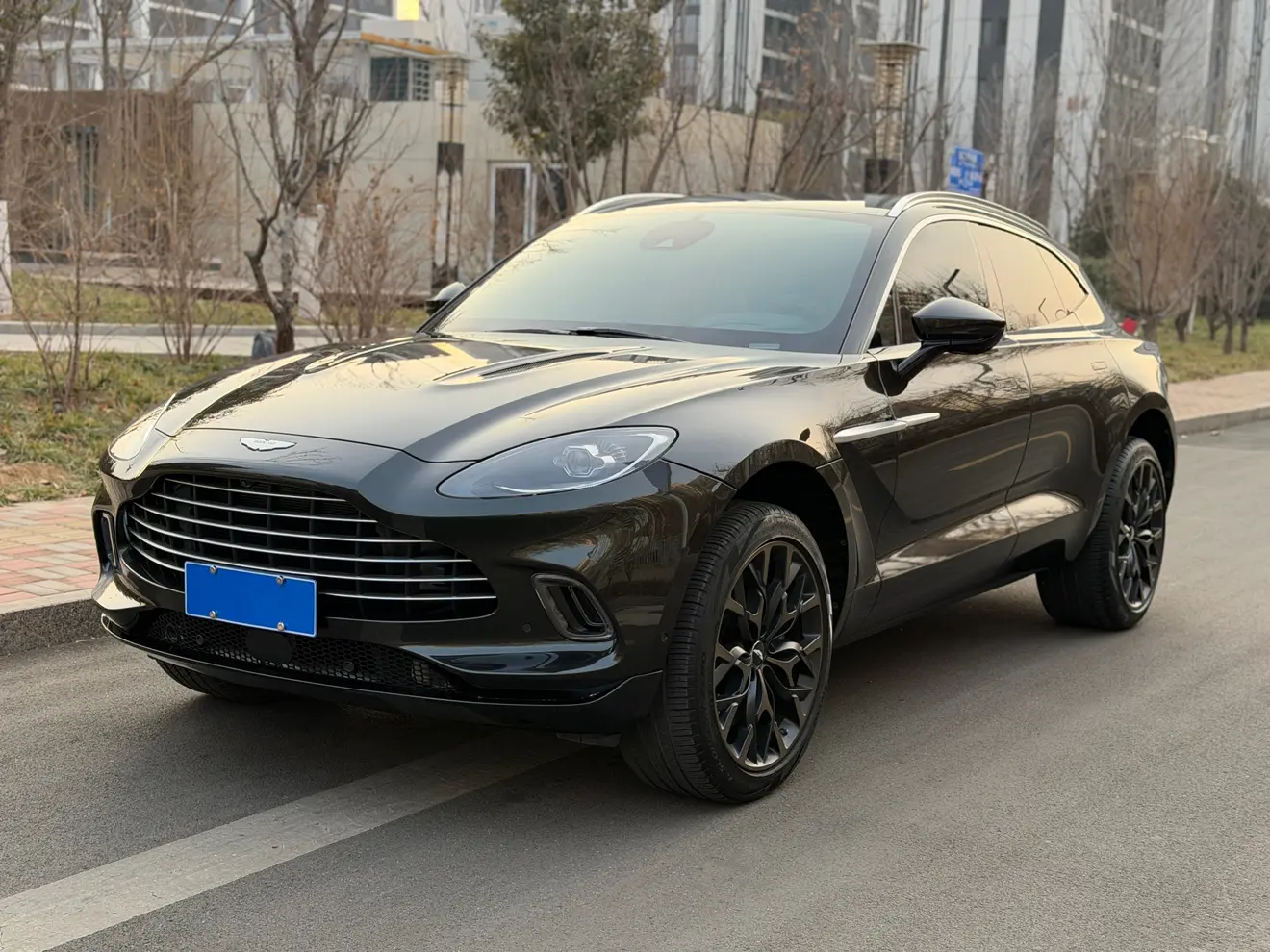Aston Martin DBX  из Китая